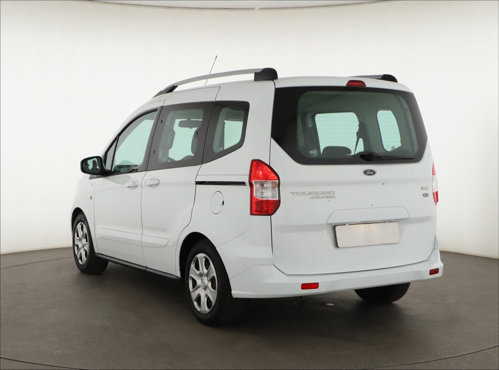Ford Tourneo Courier, 1.0 EcoBoost, Trend, 5Míst - fotka 4
