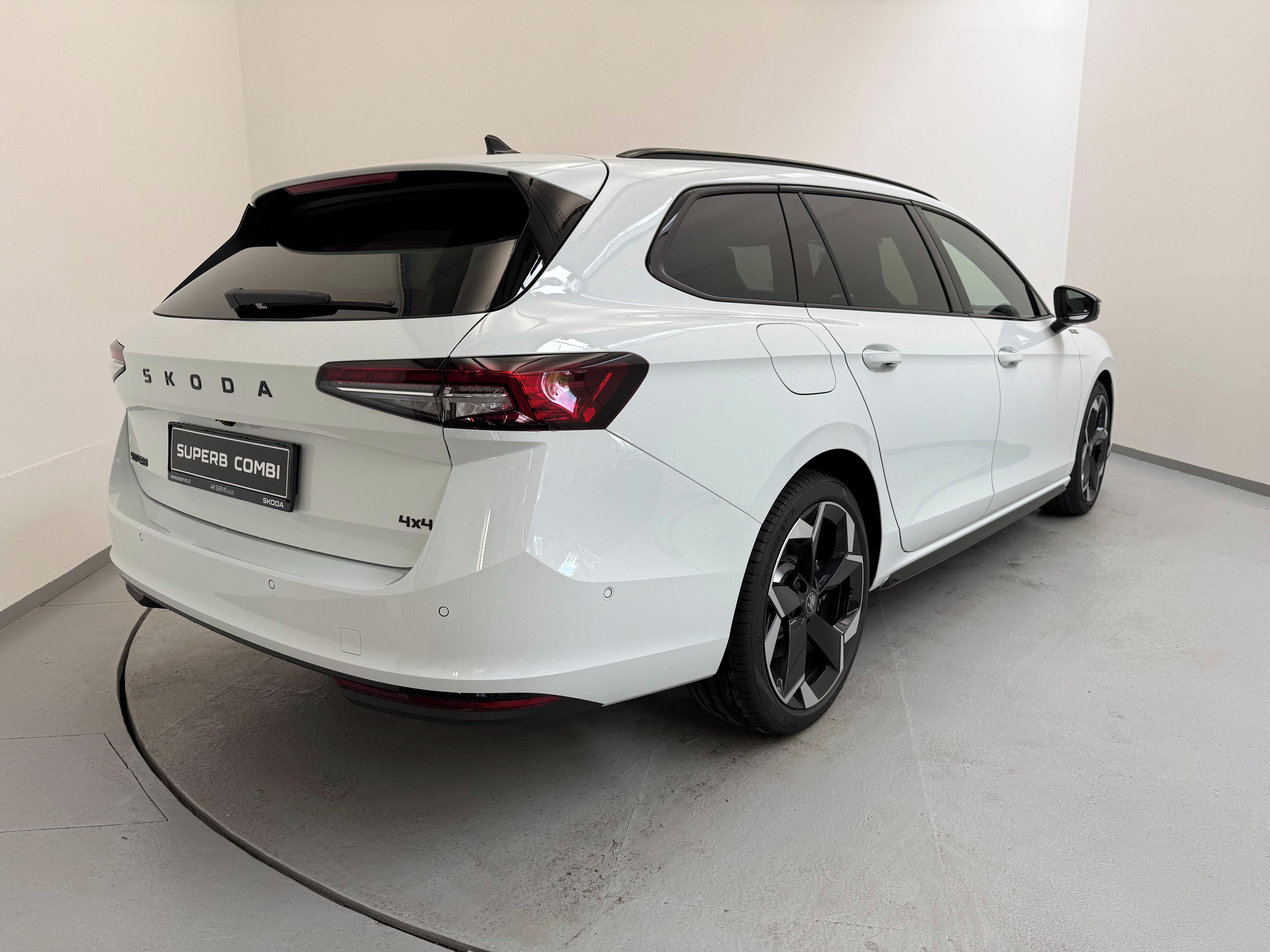 Škoda Superb, Sportline 2,0TSI 195kW 7DSG - fotka 5