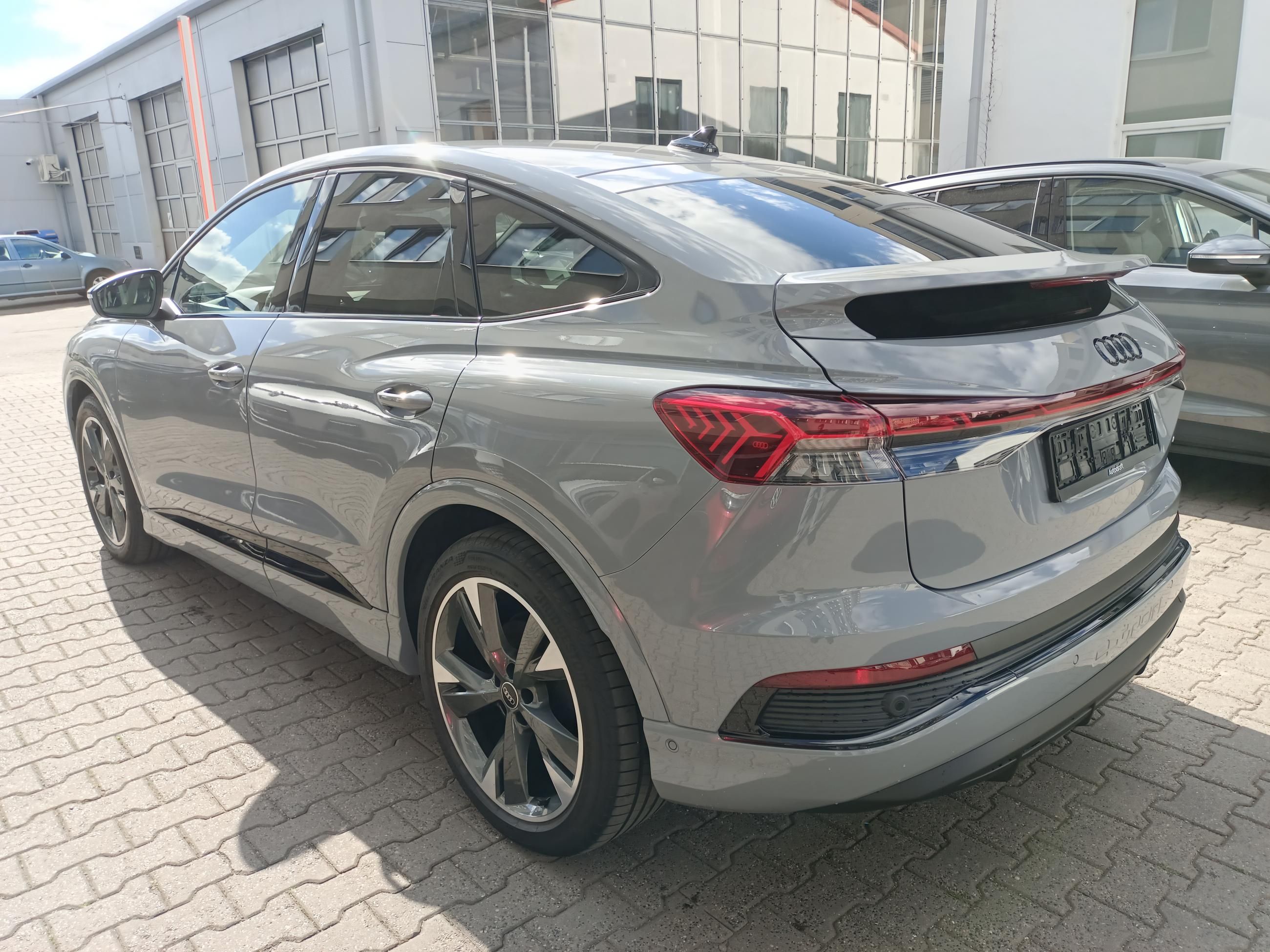 Audi Q4 e-tron, Sportback 50 4x4 S-Line 195kW - fotka 5