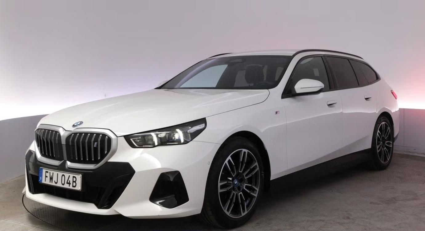 BMW i5, eDrive40 Touring SoH 97% Tažné