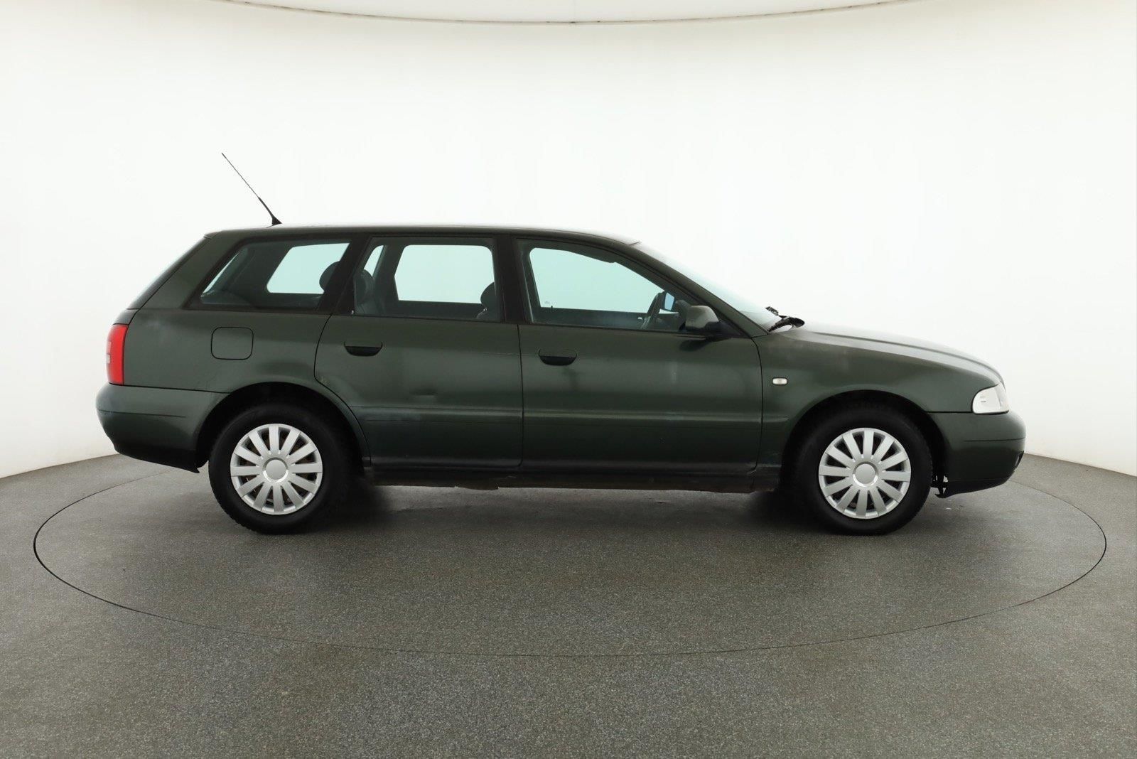 Audi A4, 1.9 TDI, Tažné, Klima - fotka 6
