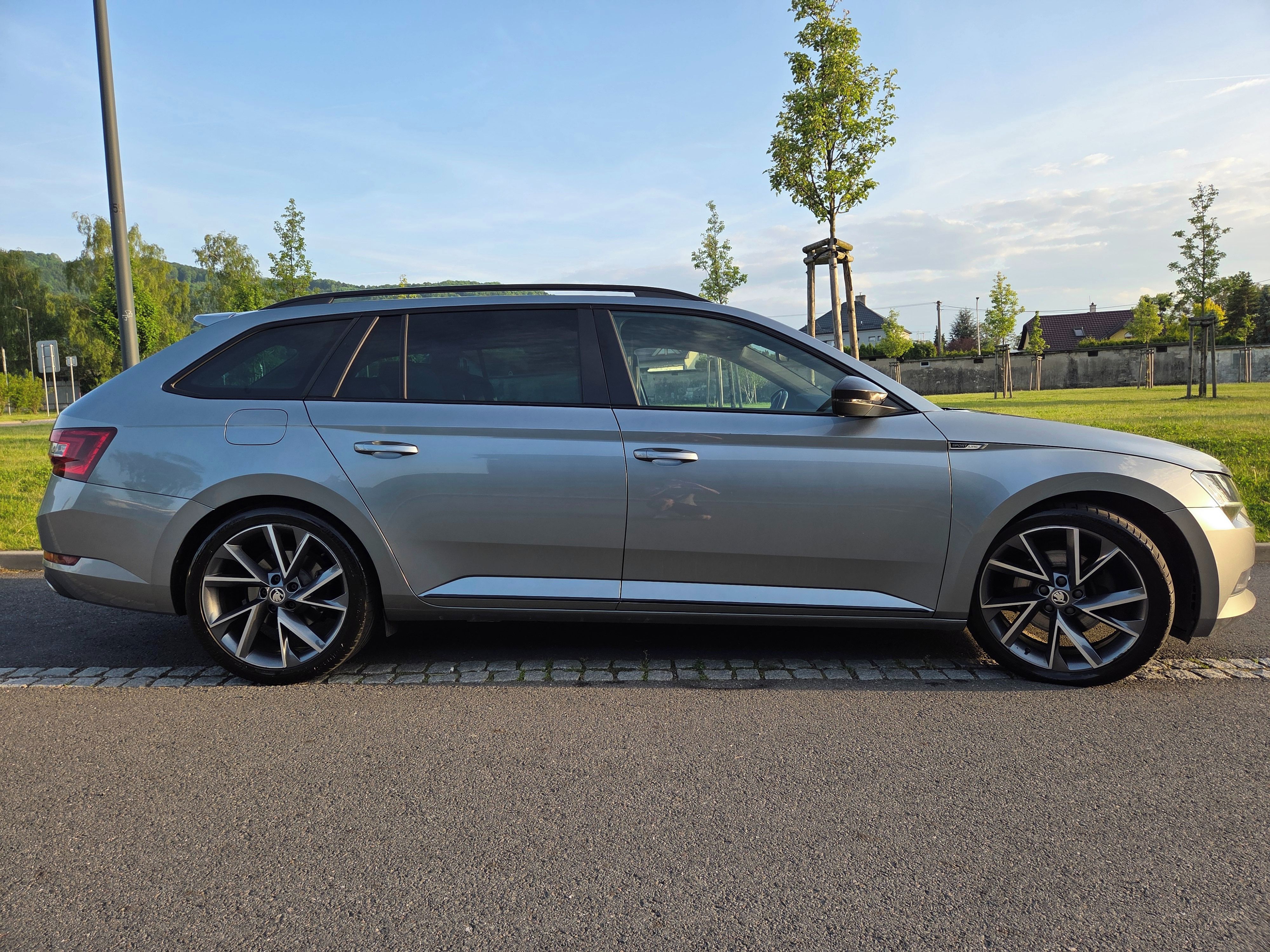 Škoda Superb, Sportline 2.0 TDI manuál - fotka 4