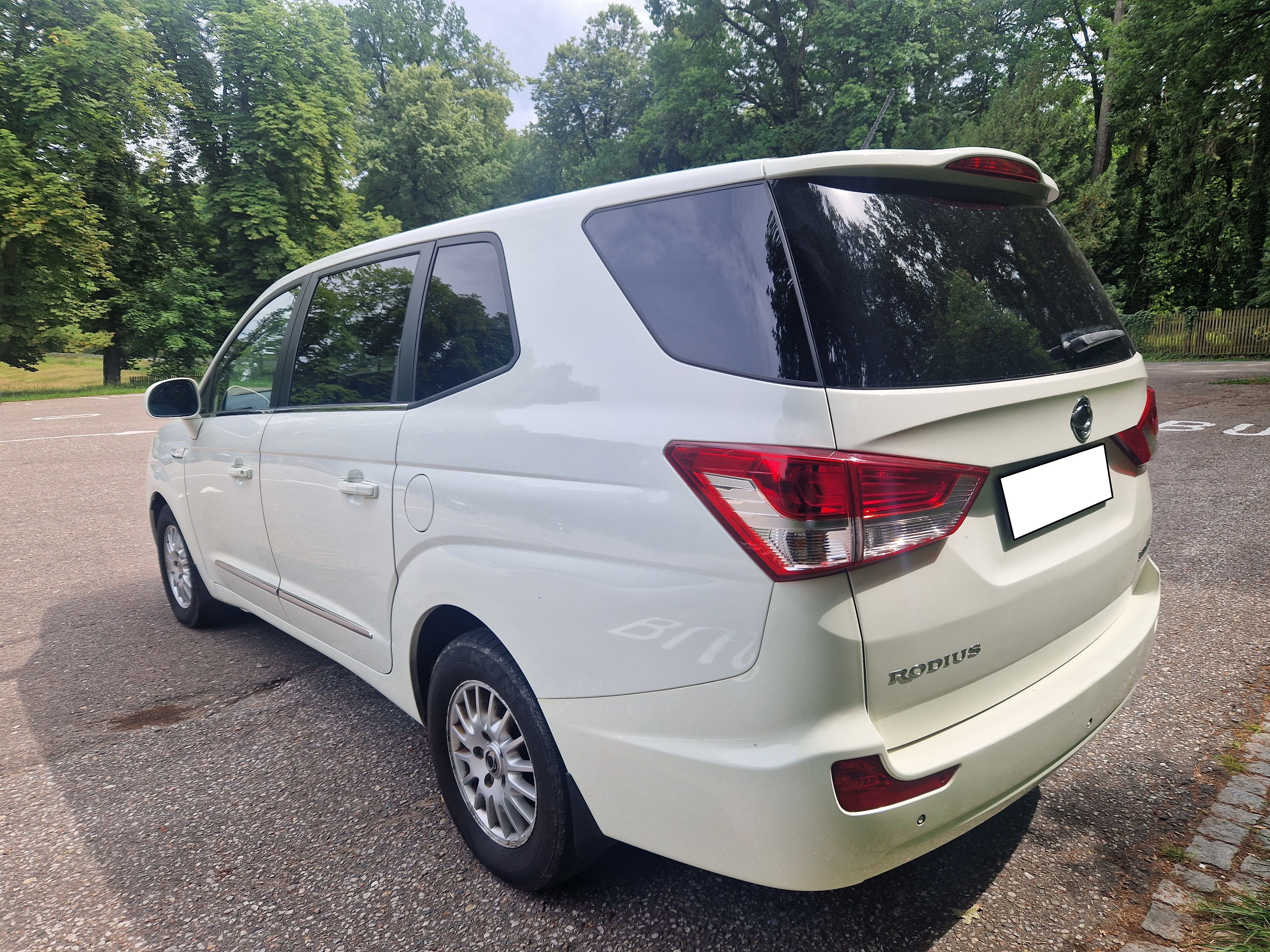 SsangYong Rodius, 2.2 XDi 131 kW - 7 MÍST - fotka 5
