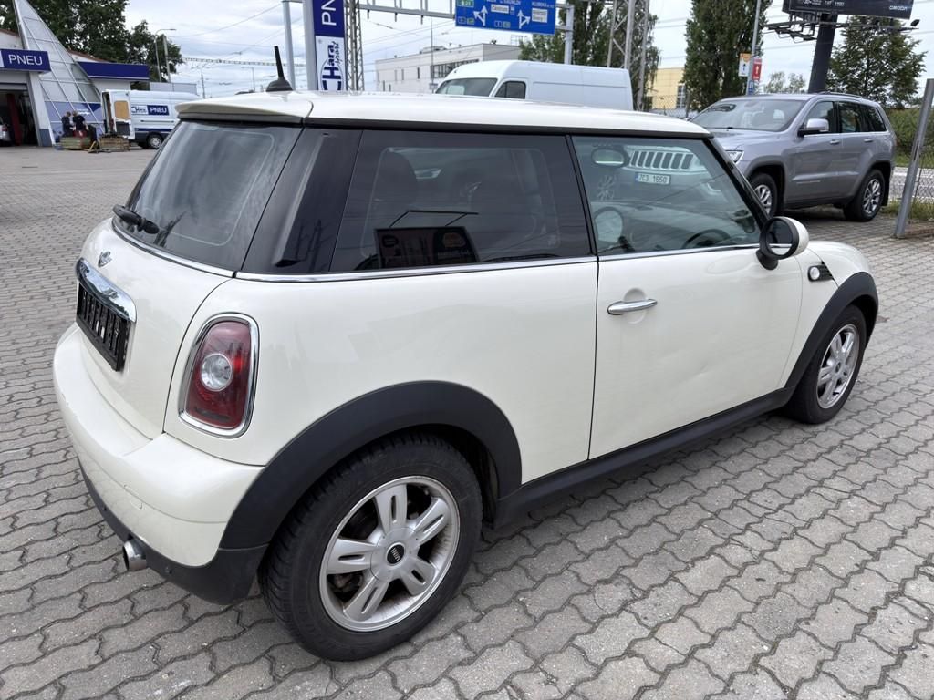 Mini One, 1.4i 70 kW servisní knížka - fotka 5