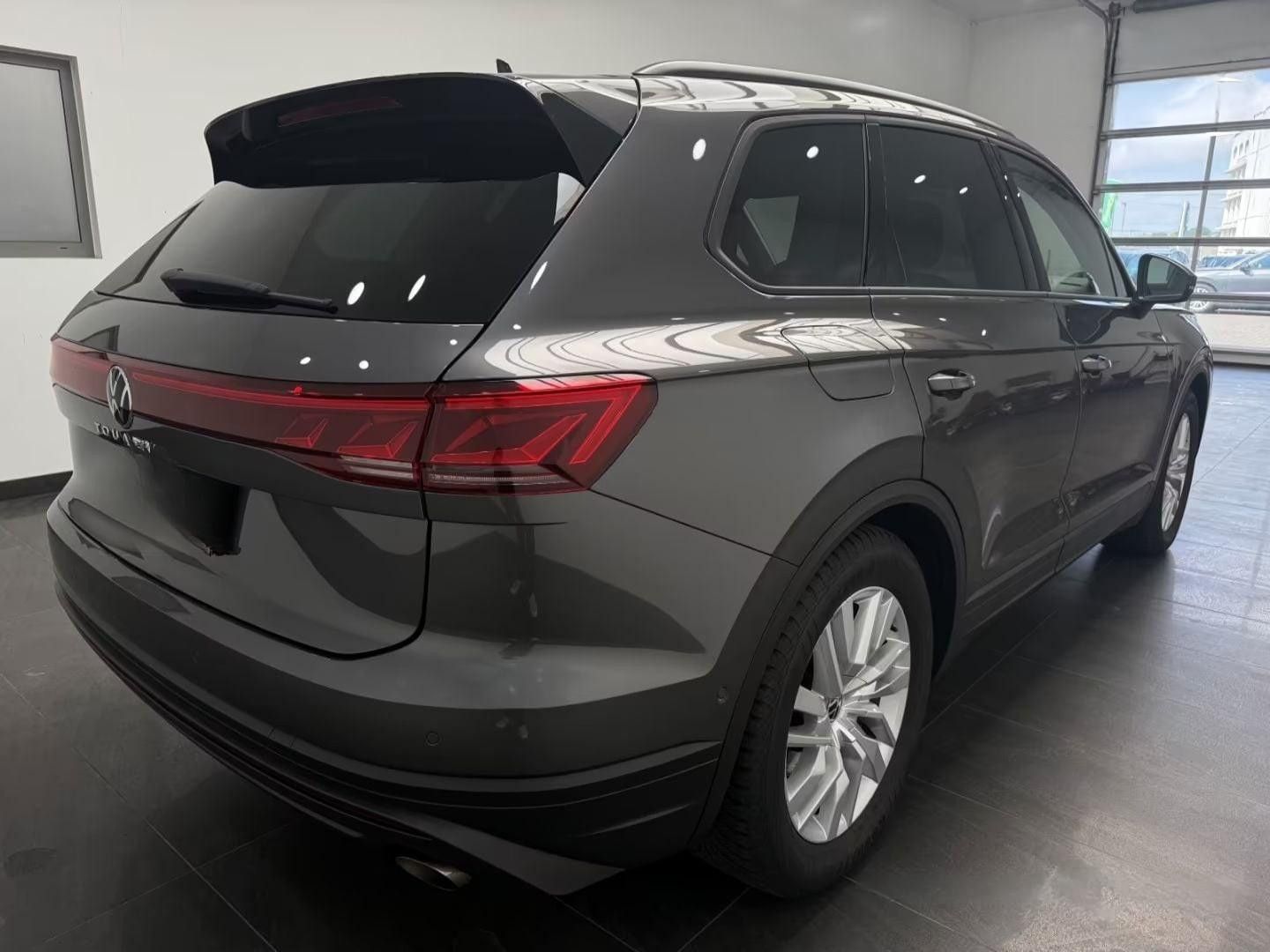 Volkswagen Touareg, 3.0 TDI 4Motion* - fotka 3