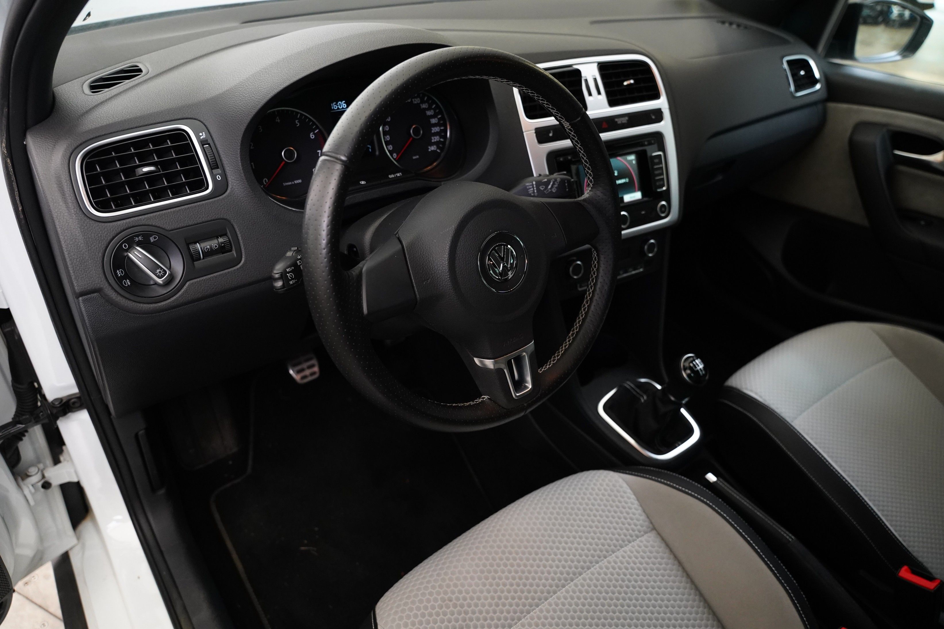 Volkswagen Polo, 1.2 TSI 66 kW Cross Urban - fotka 5