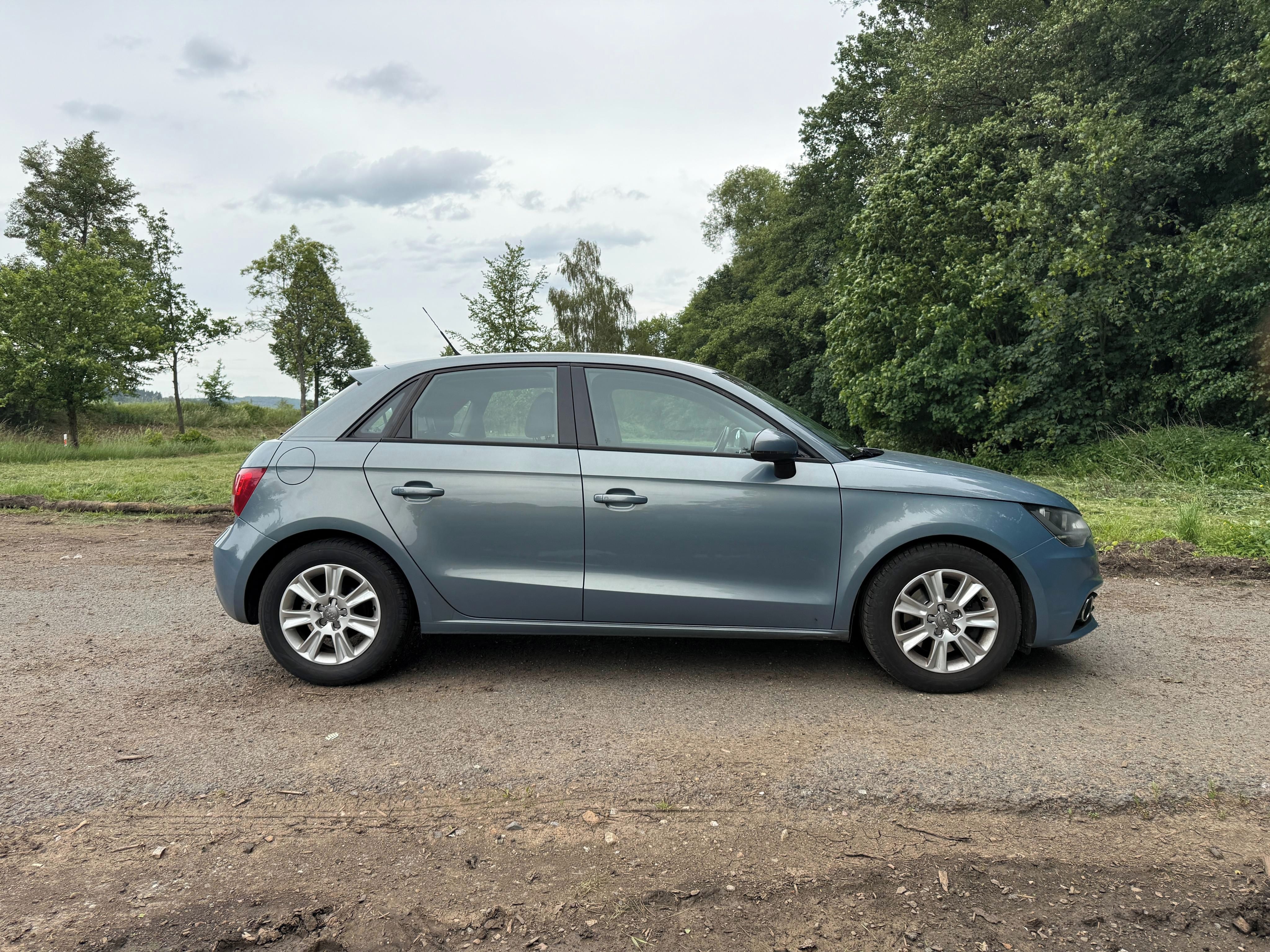 Audi A1, 1.6 tdi 77kW SPORTBACK - fotka 3
