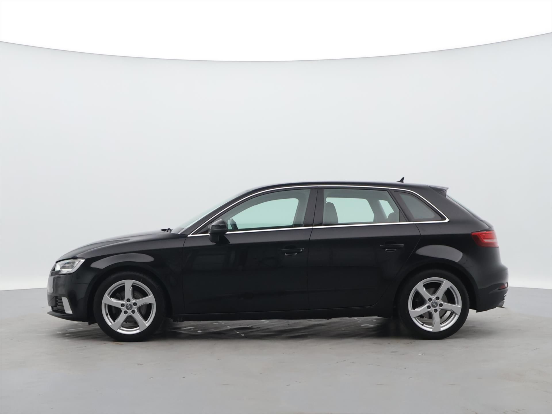 Audi A3, 1,5 TSI 110 kW S-tronic - fotka 4