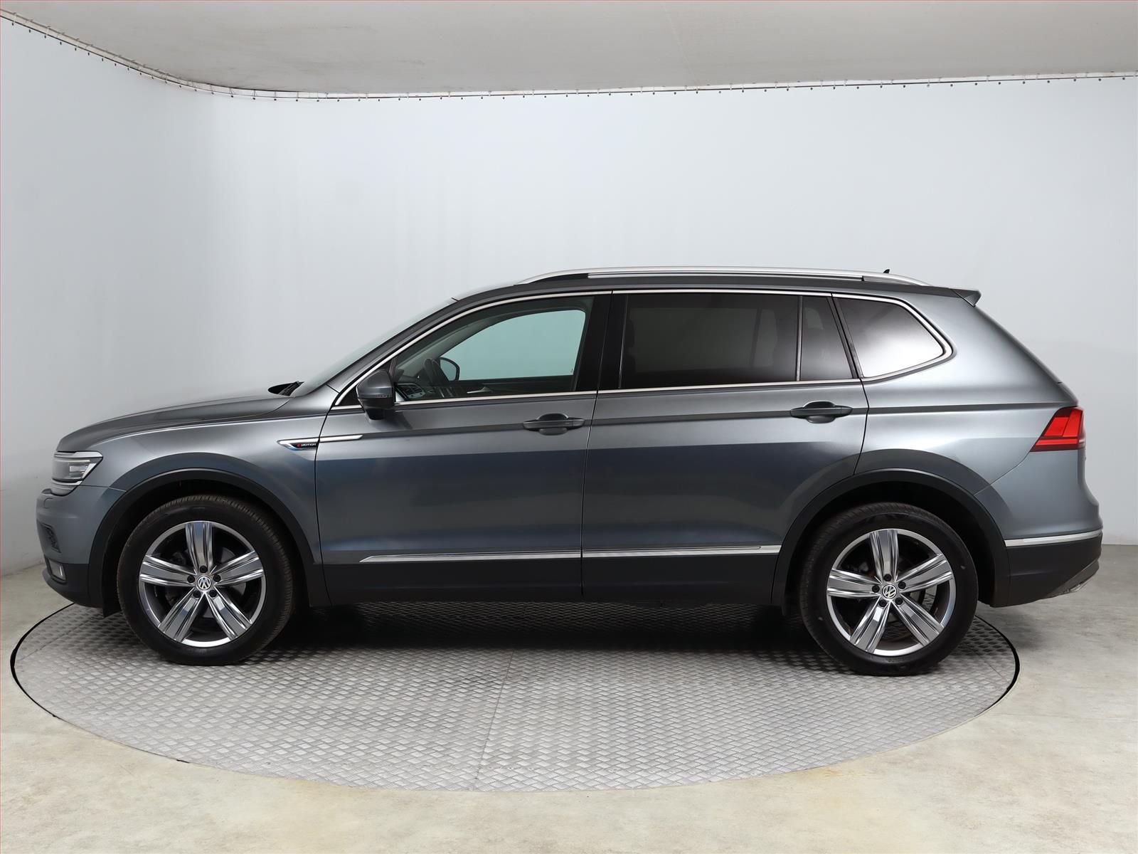 Volkswagen Tiguan Allspace, 2.0 TDI, 4X4, Automat, 7 míst - fotka 3