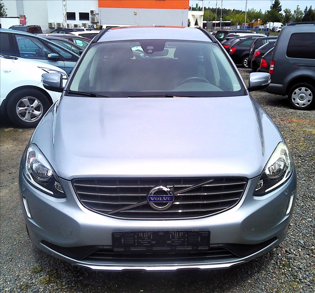 Volvo XC60, 2,0   D D4 MOMENTUM - fotka 4