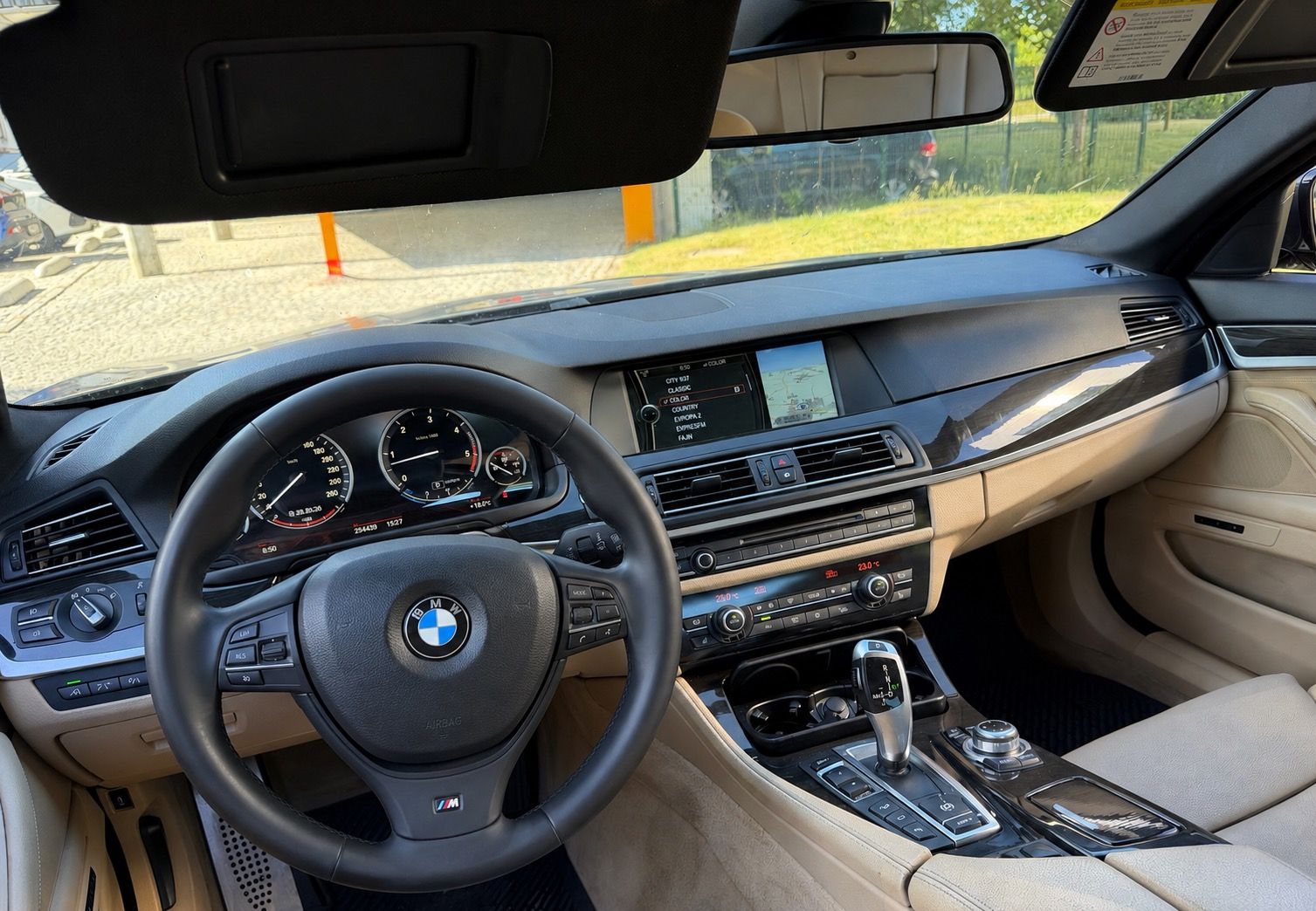 BMW Řada 5, 530d xDrive M-paket ČR 190kW - fotka 3