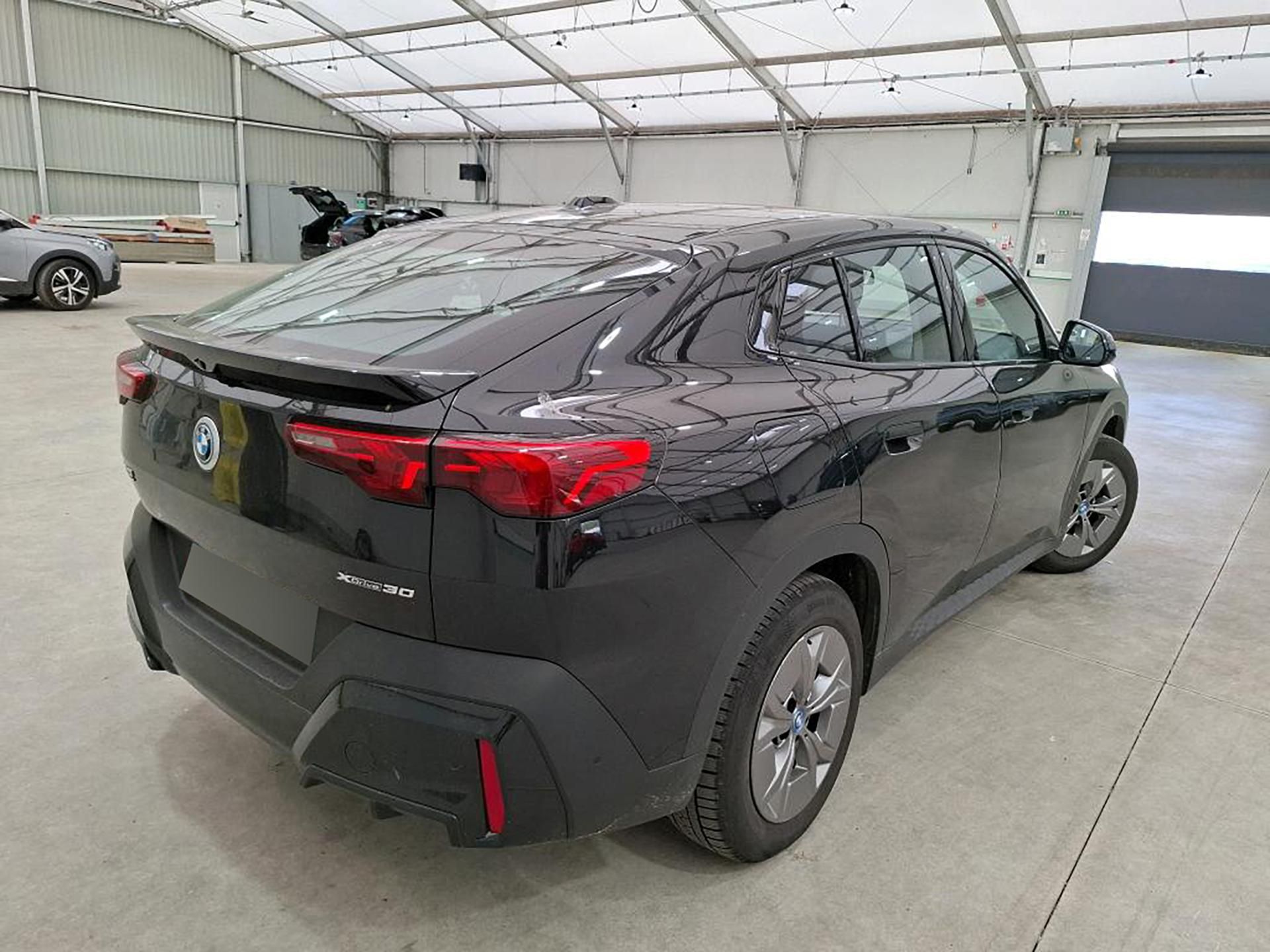 BMW iX2, xDrive30 | AWD - fotka 2