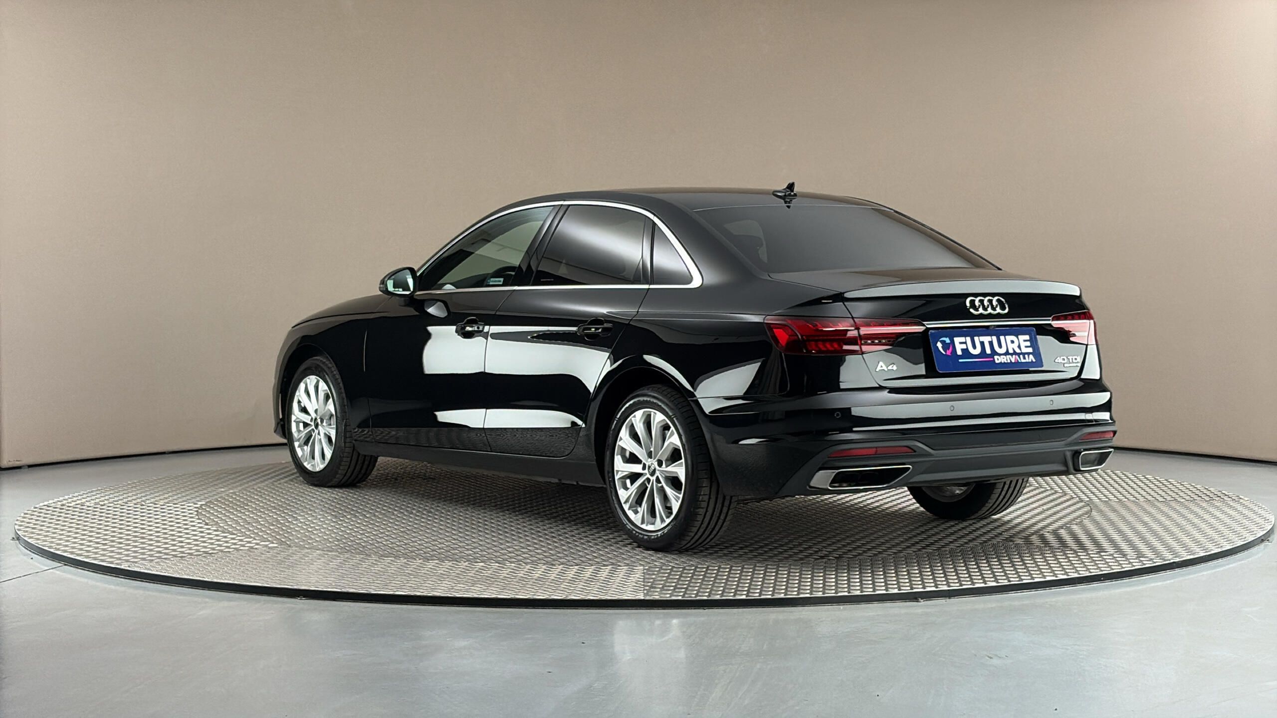 Audi A4, 2.0 40TDI S Tronic Quattro - fotka 2