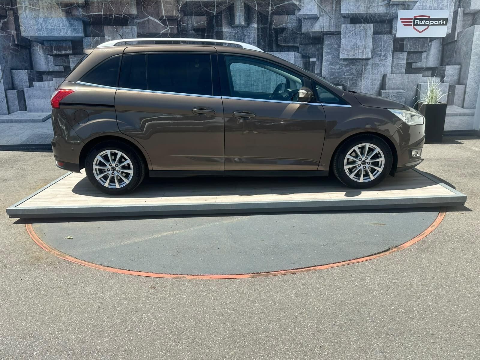 Ford Grand C-MAX, 2.0TDCi, 110KW, TITANIUM - fotka 5