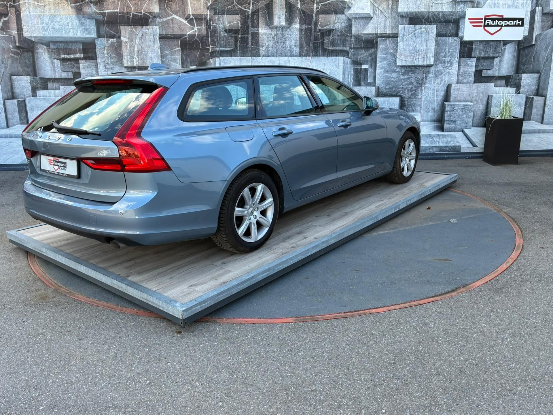 Volvo V90, 2.0D, 110KW - fotka 4