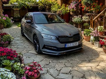 1,4 TSI iV, hybrid, Sportline