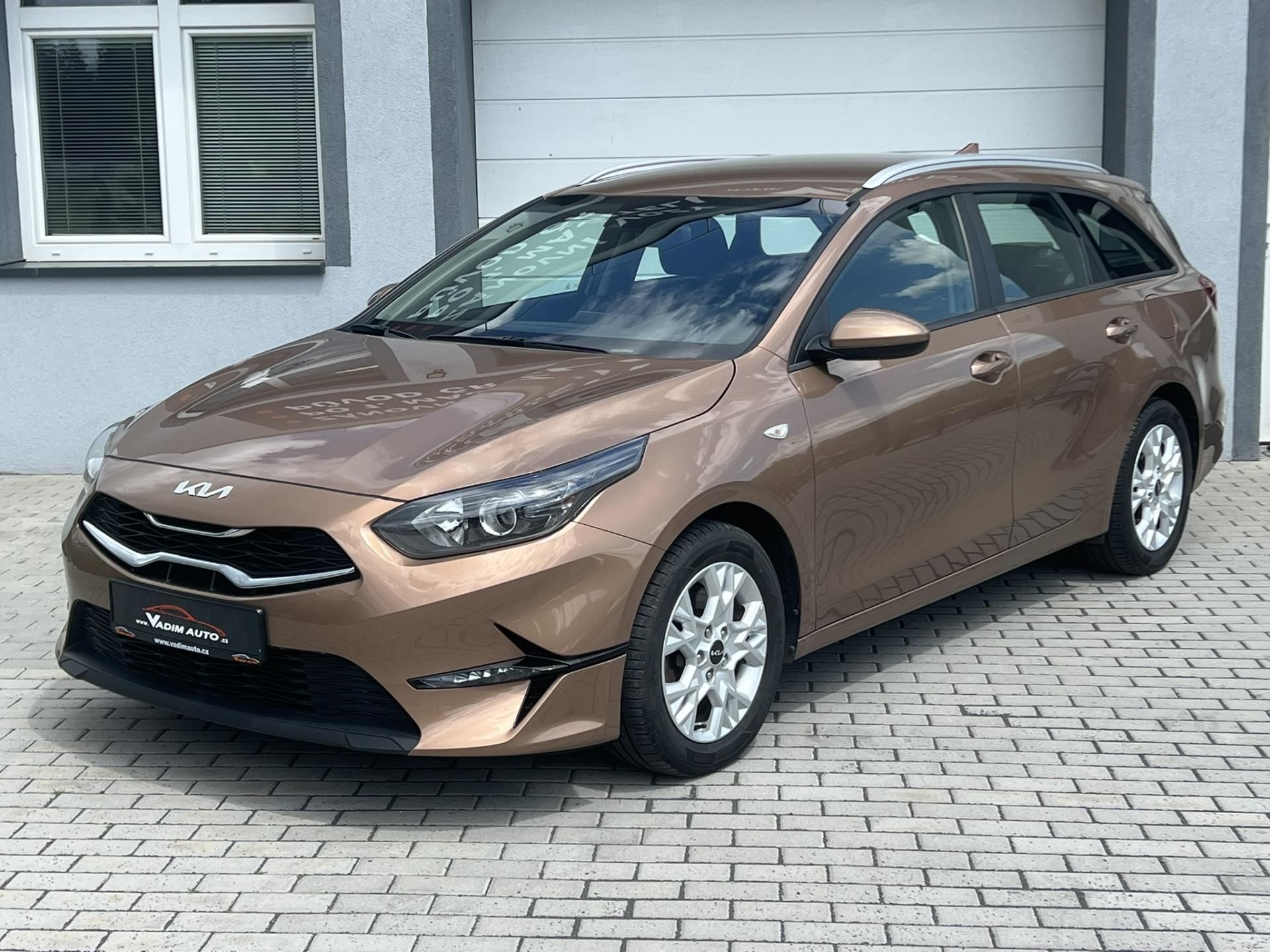 Kia Cee´d, 1.5TGDi 118kW ČR NOVÉ 1MAJITEL - fotka 2