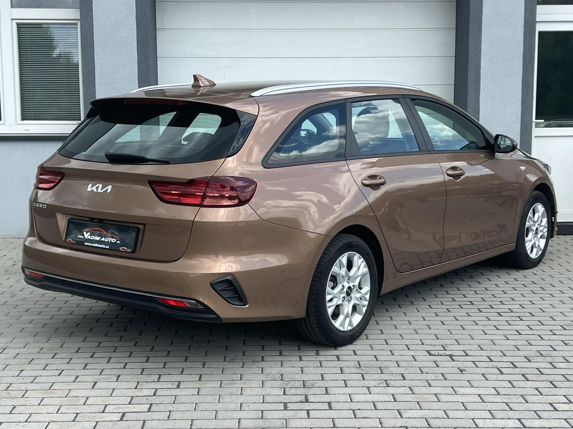 Kia Cee´d, 1.5TGDi 118kW ČR NOVÉ 1MAJITEL - fotka 4