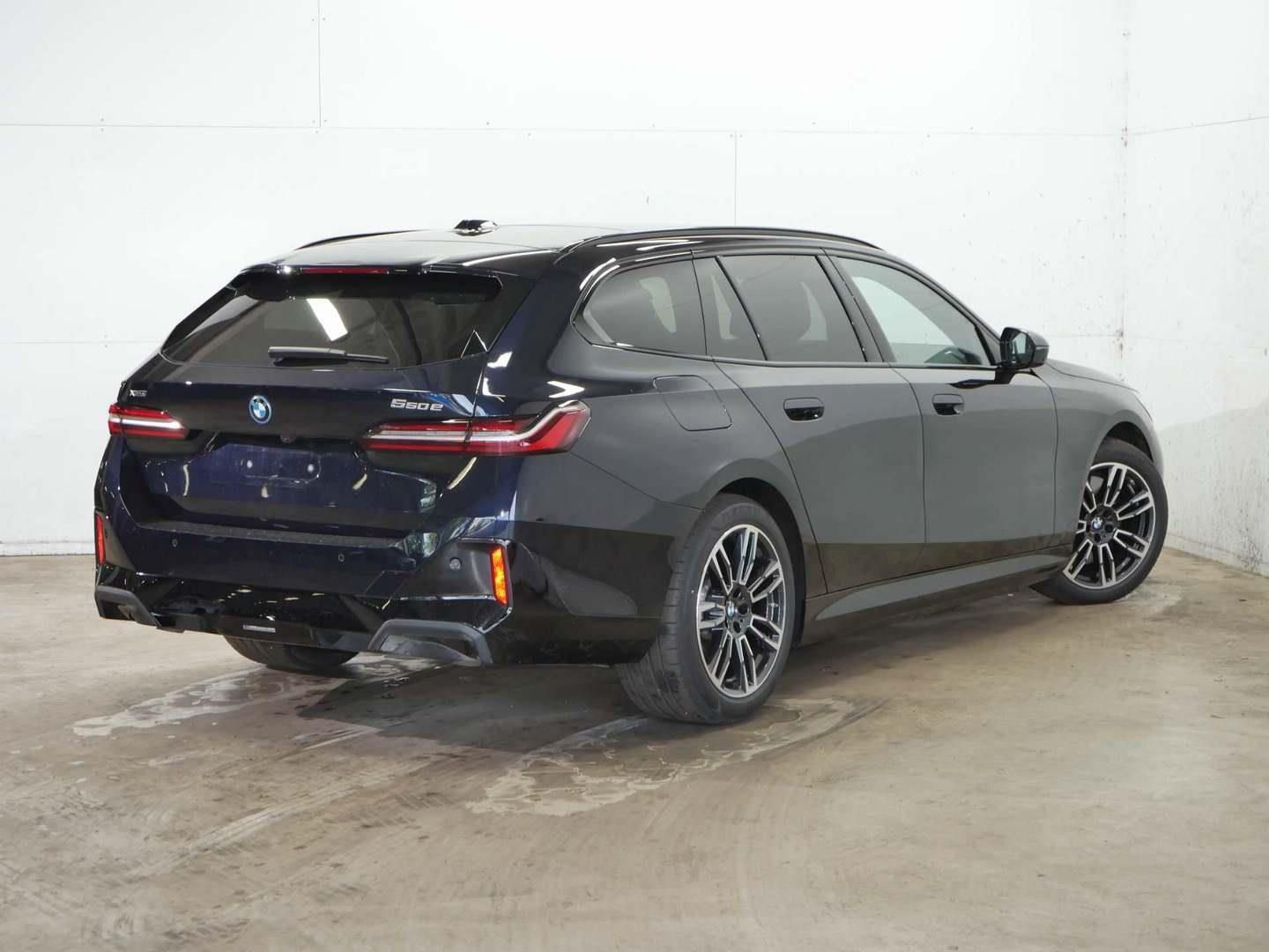 BMW Řada 5, 550e xDrive Touring Tažné - fotka 4