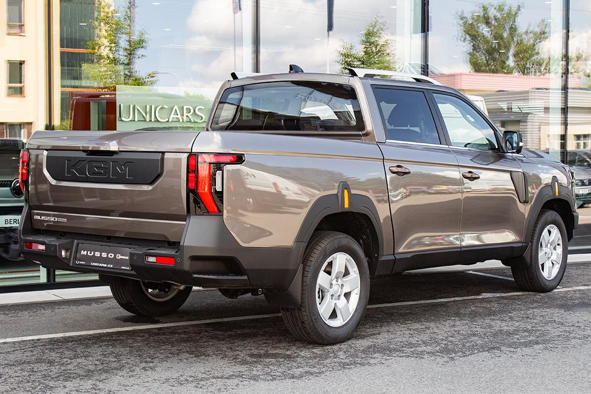 SsangYong Musso, 2,2 e-XDI 4WD AT PREMIUM+  Gra - fotka 5