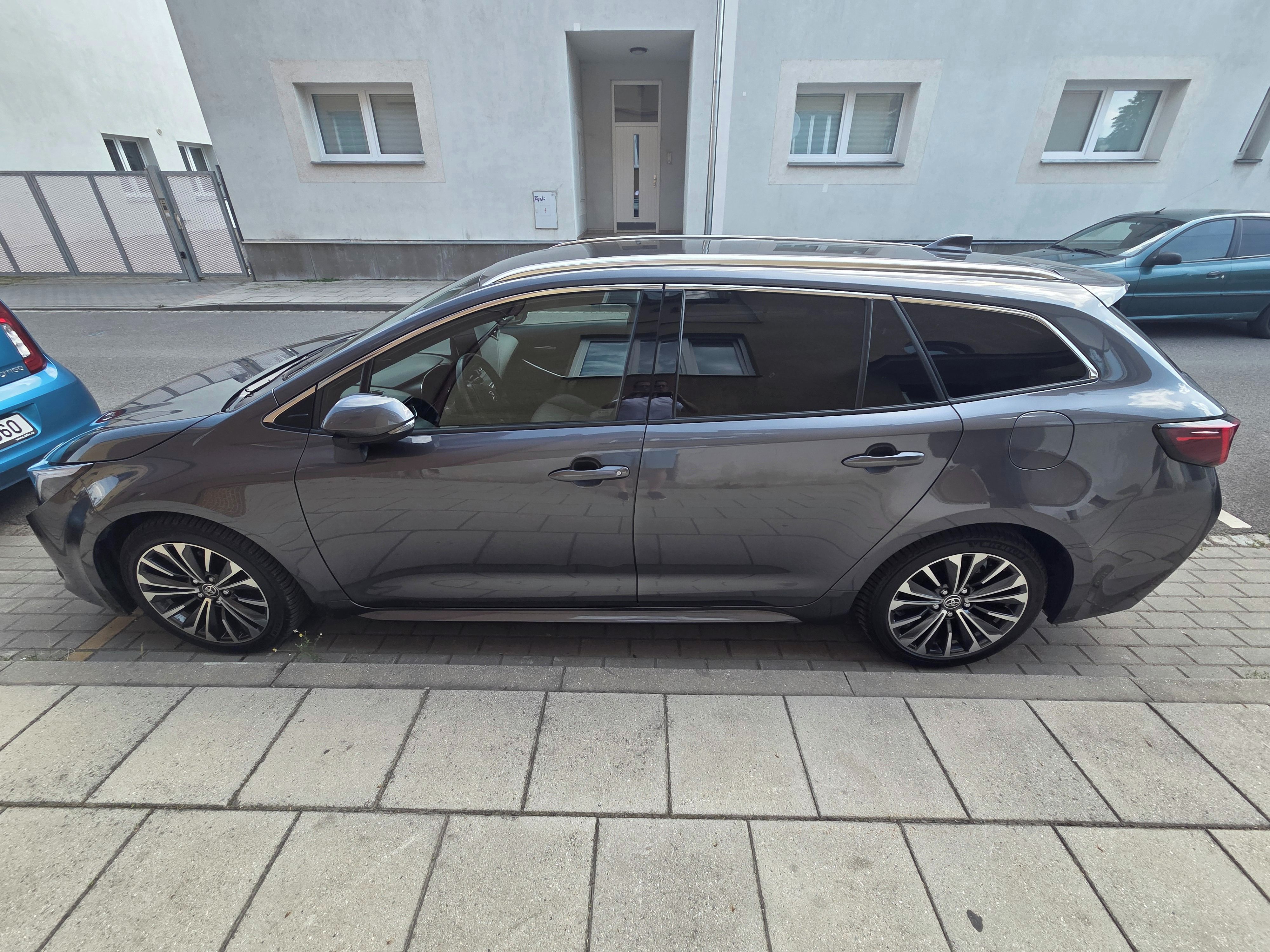 Toyota Corolla, 103kw 1.8 Hybrid e-CVT,X5Style