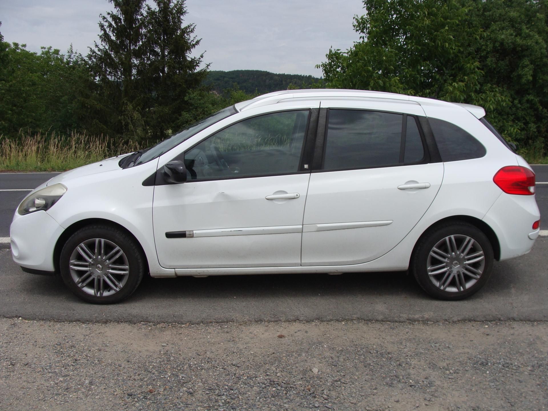 Renault Clio, 1.2i, 74 kW, klimatizace - fotka 3