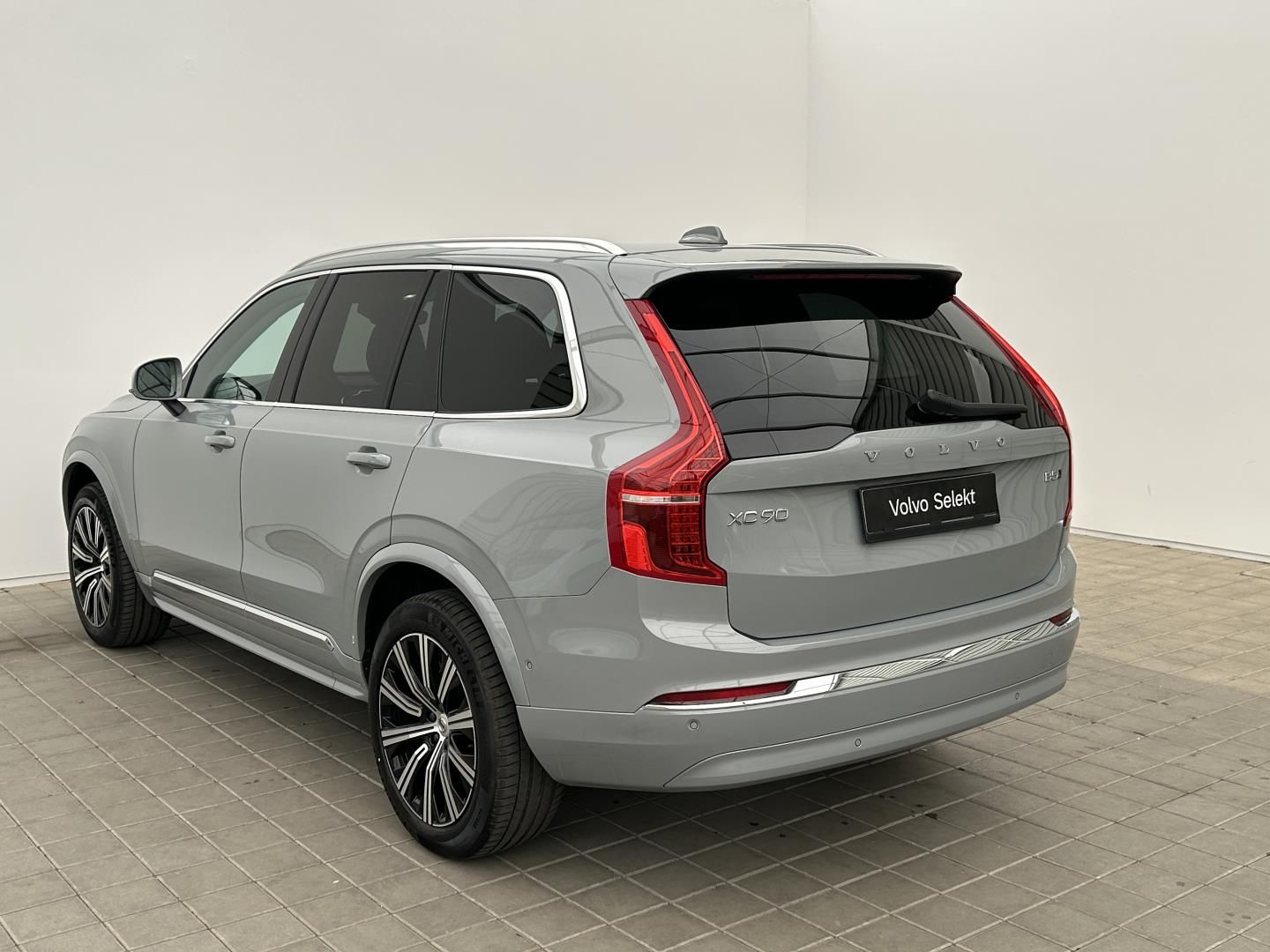 Volvo XC90, 2.0B5 184kW 4x4  Plus - fotka 4