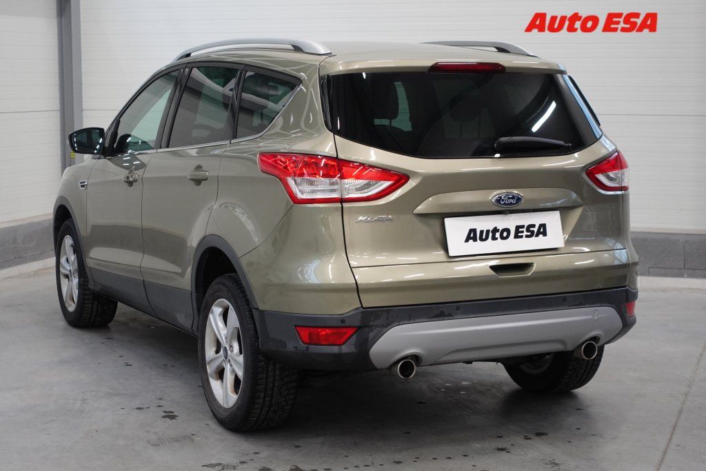 Ford Kuga, 2.0TDCi 4x4,AT,park.čidla - fotka 4