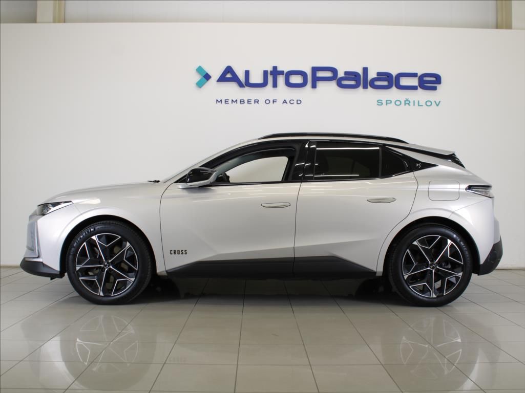 DS 4, 1,6 PHEV 165kW Rivoli 1.maj.ČR - fotka 5