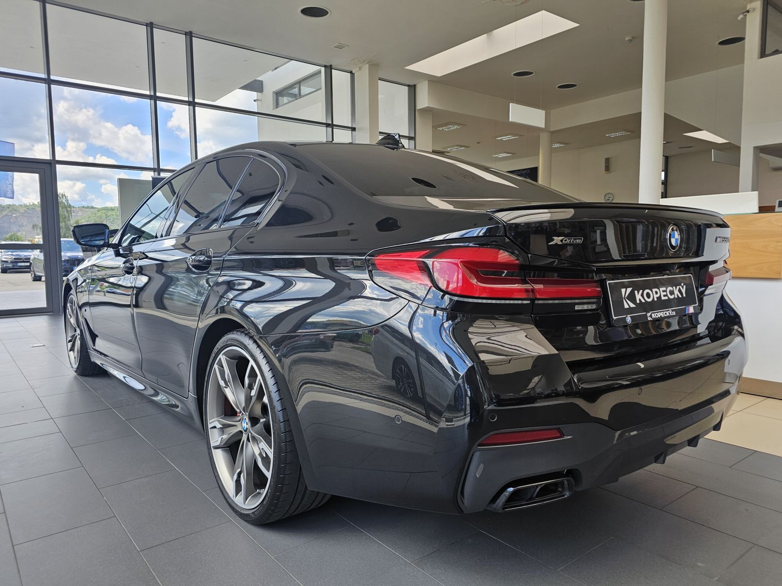 BMW Řada 5, M550i xDrive - fotka 6