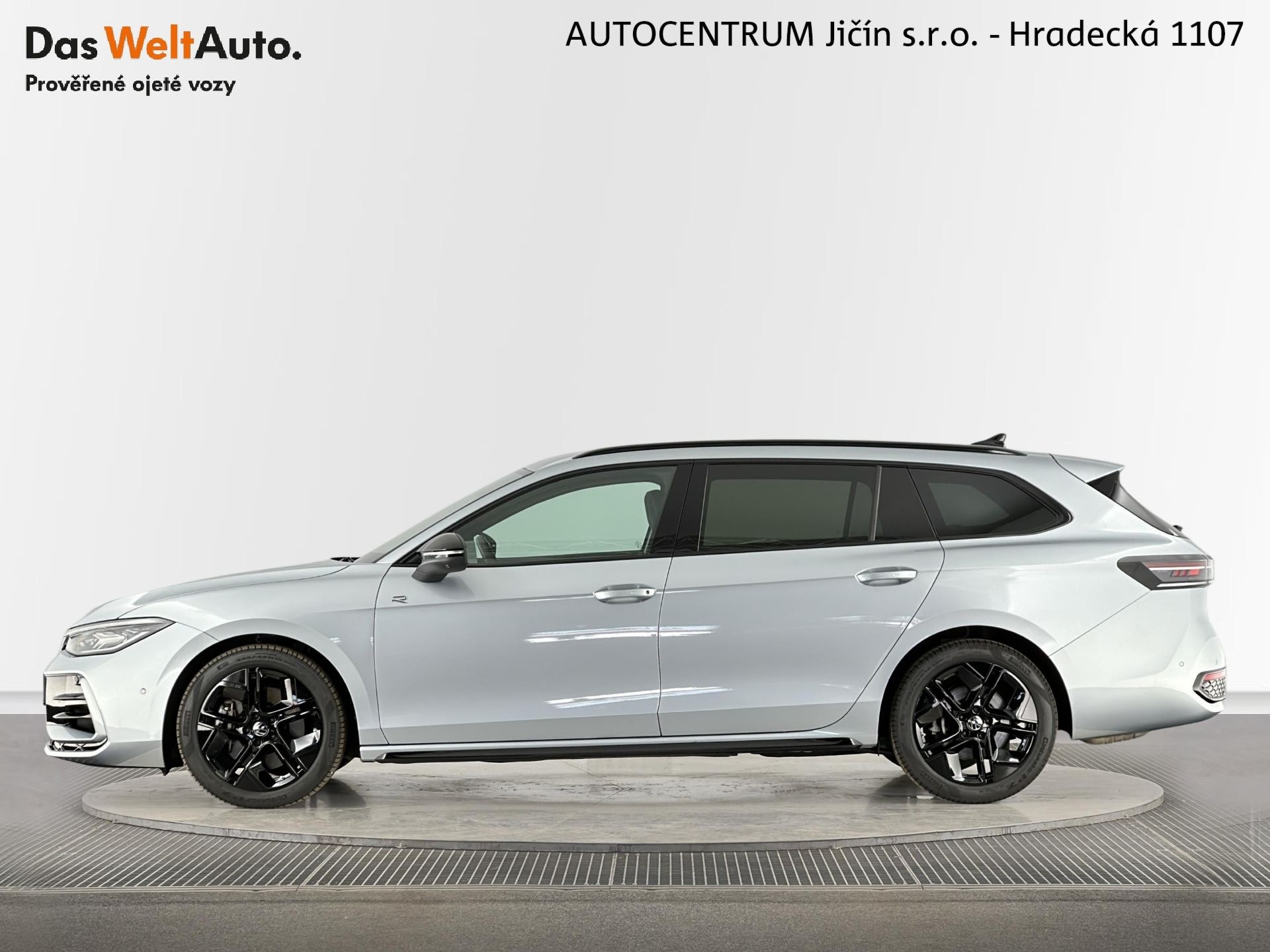 Volkswagen Passat, R-Line Black Style 2.0 TSI 195 - fotka 3