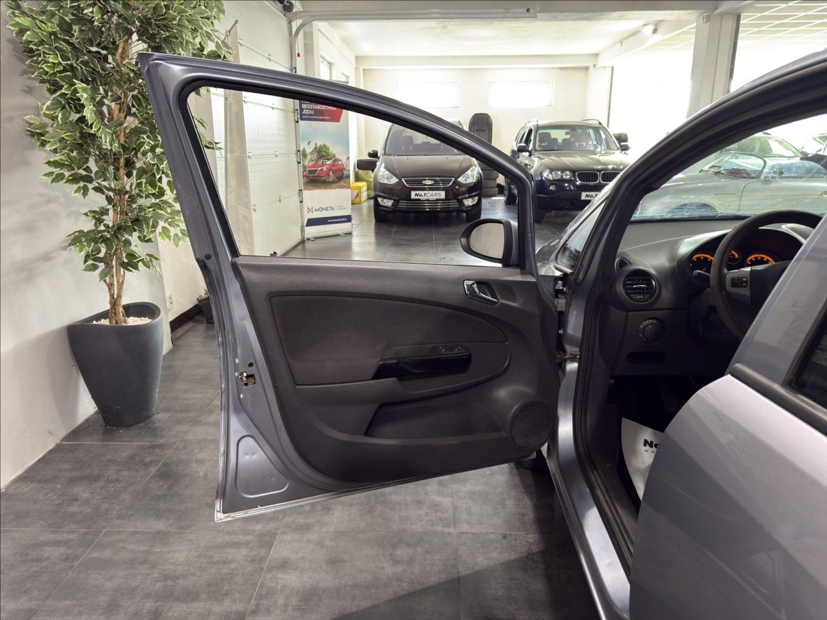 Opel Corsa, 1,2   i KLIMATIZACE TAŽNÉ - fotka 6
