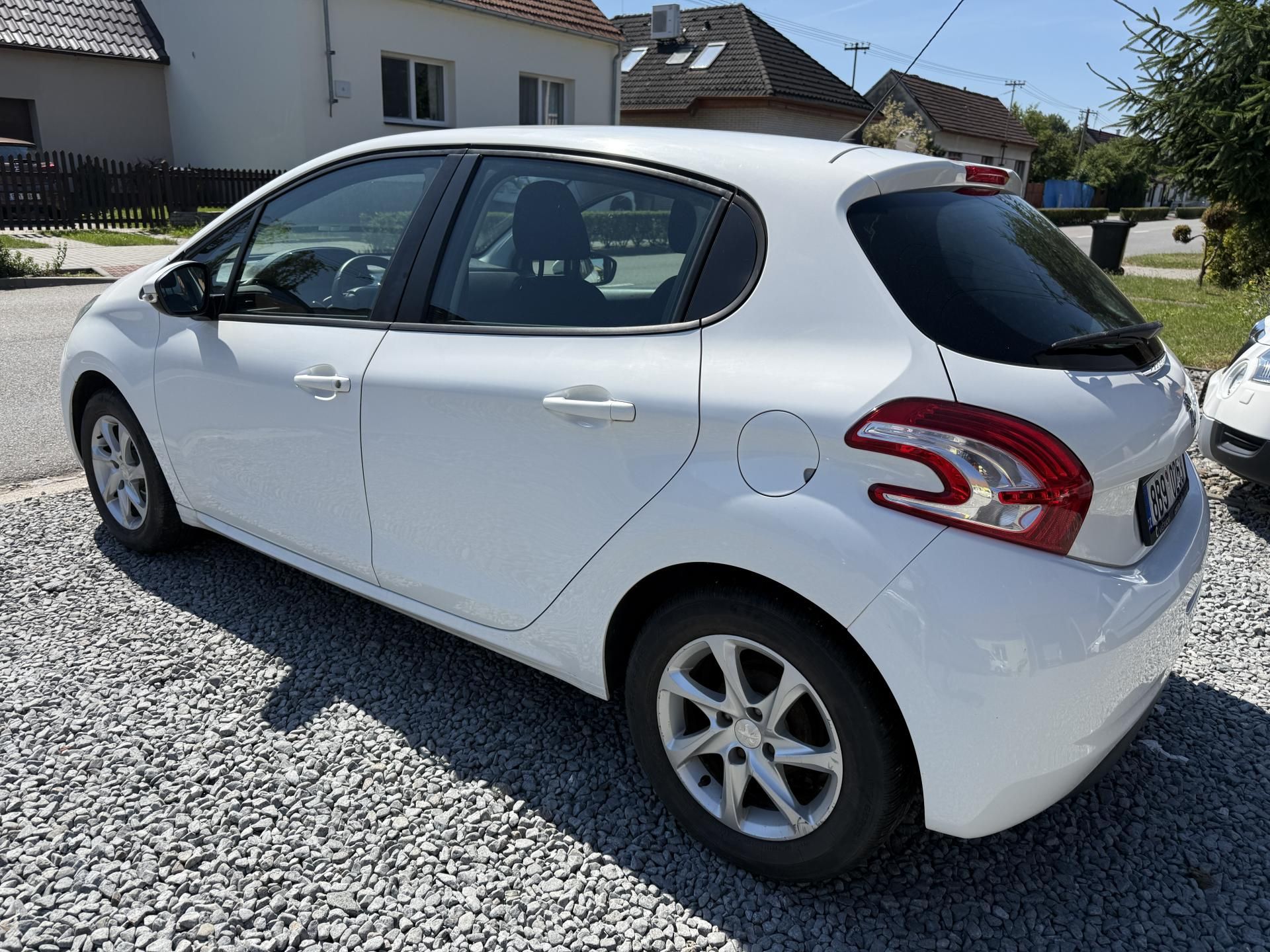 Peugeot 208, 1.2i 60 KW ALU SERVIS. - fotka 3