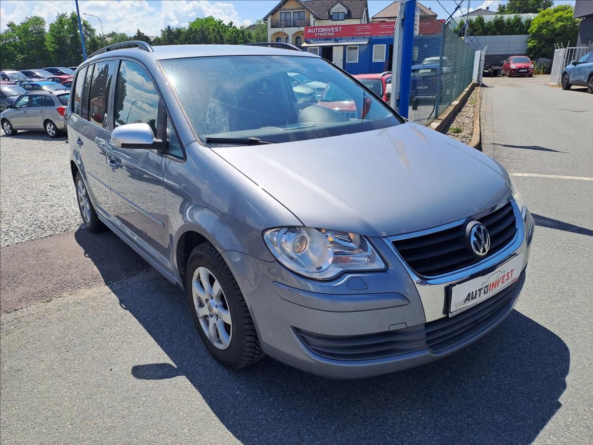 Volkswagen Touran, 2,0 TDI DSG - fotka 2