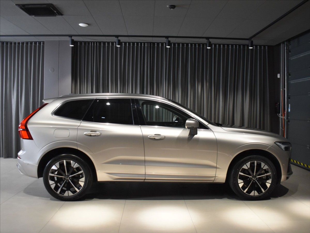 Volvo XC60, 2,0 T8 AWD Ultra B&W,tažné - fotka 3