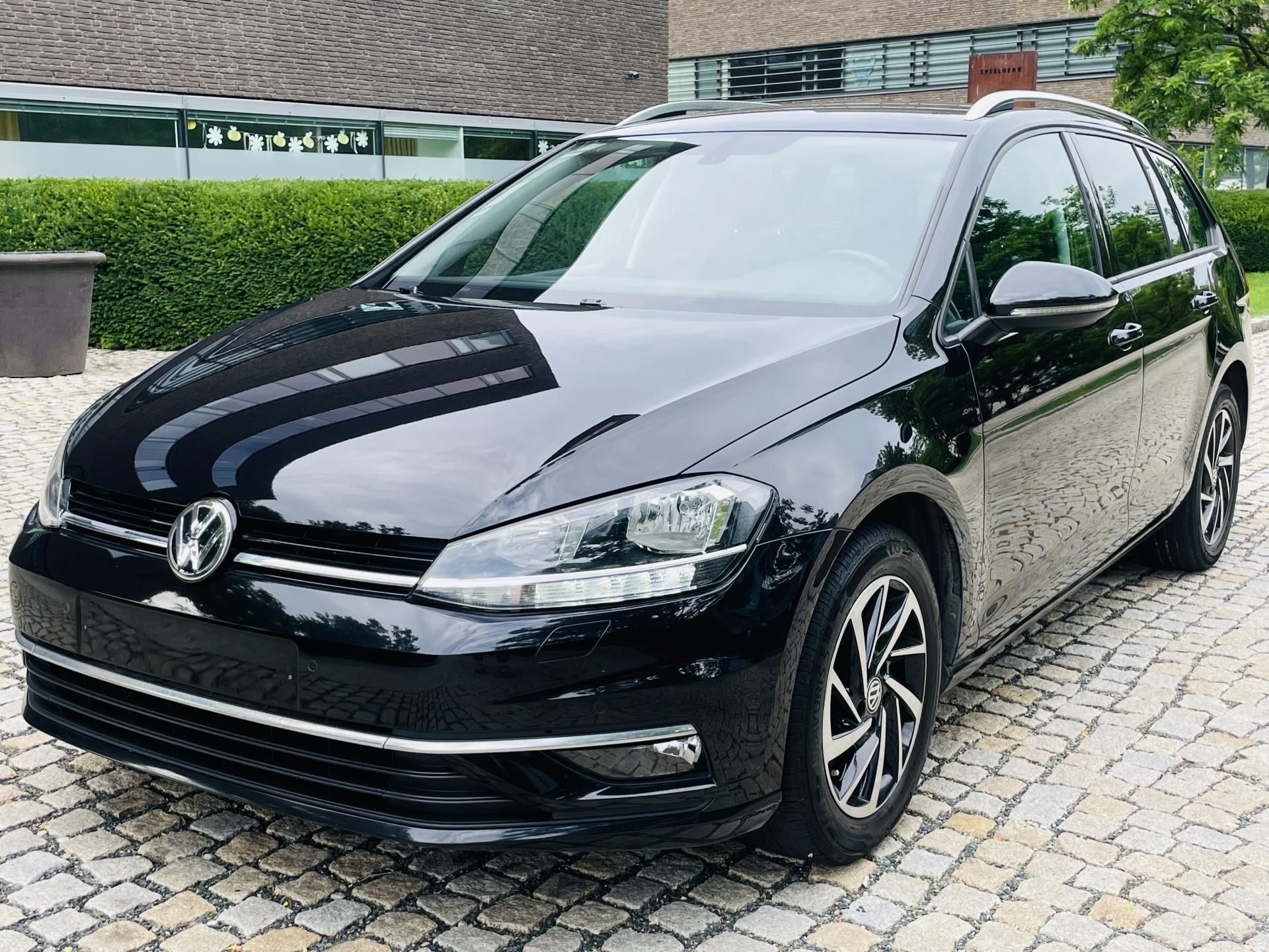Volkswagen Golf, 1.0TSI MANUÁL VÝHŘEV TAŽNÉ - fotka 3