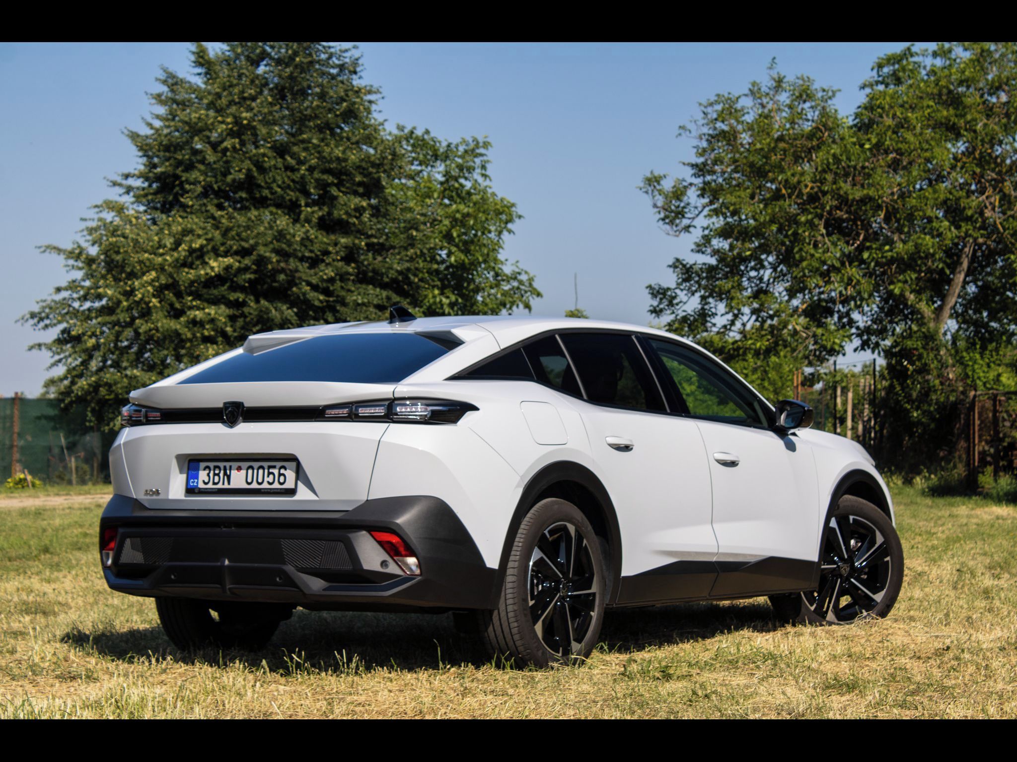 Peugeot 408, hybrid - fotka 5