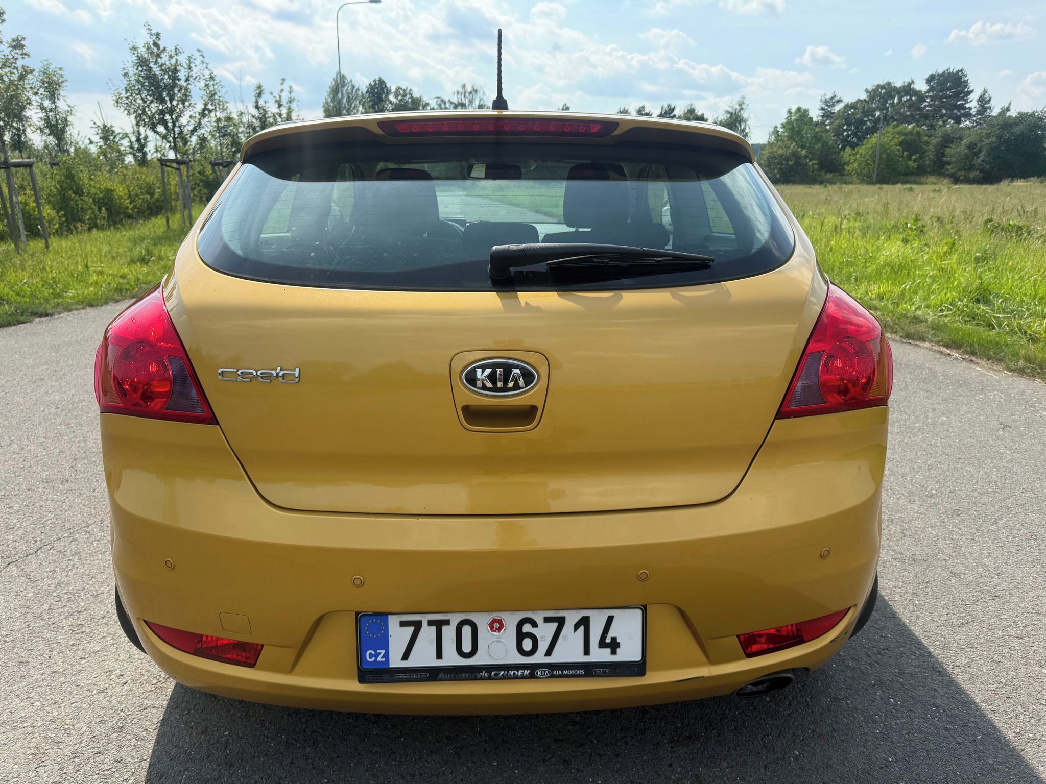 Kia Cee´d, 1,6 91 kW BENZIN 8700 KM - fotka 4