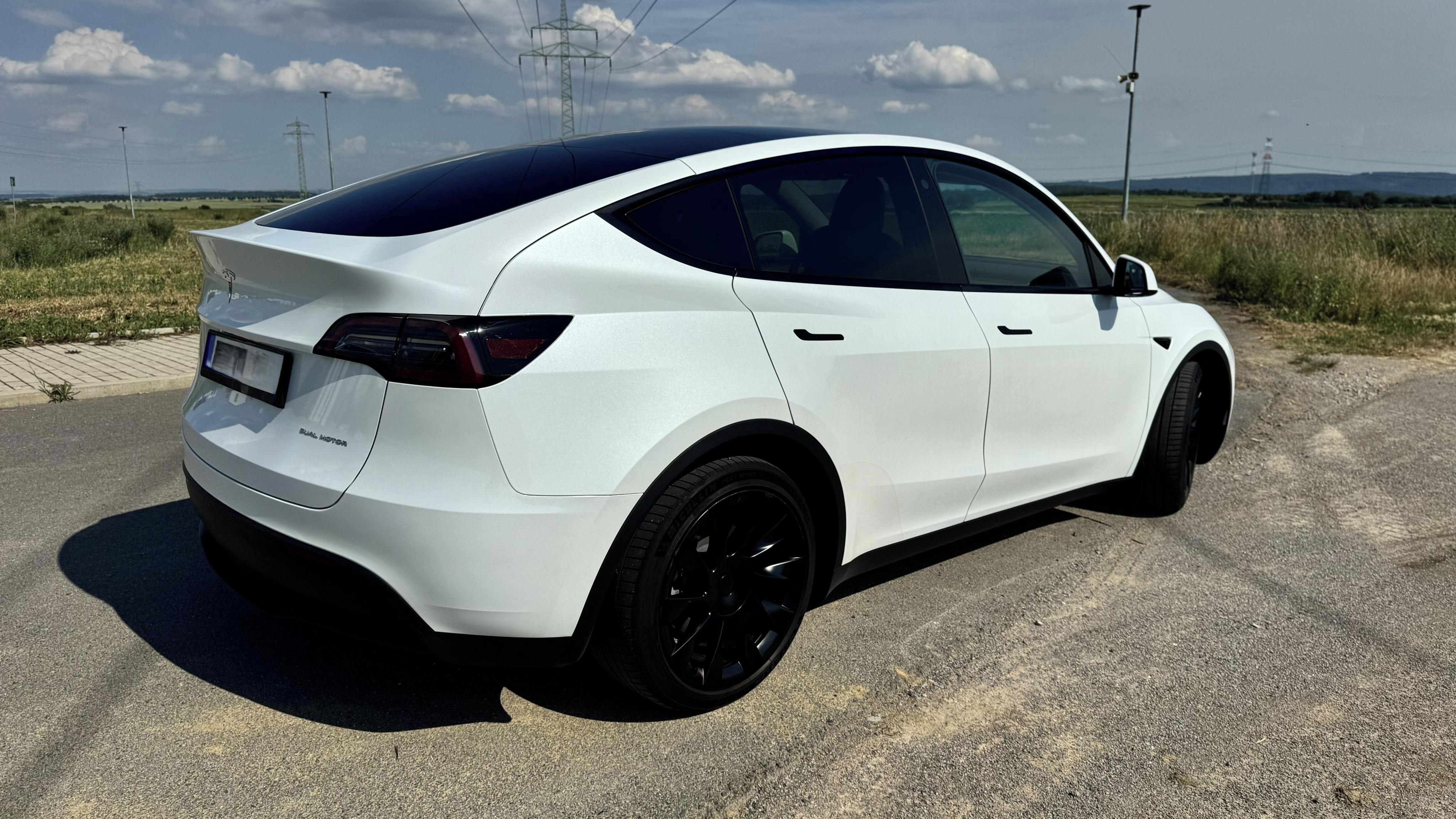Tesla Model Y, LongRangeAWD/Záruka/2xPNEU20´´ - fotka 4