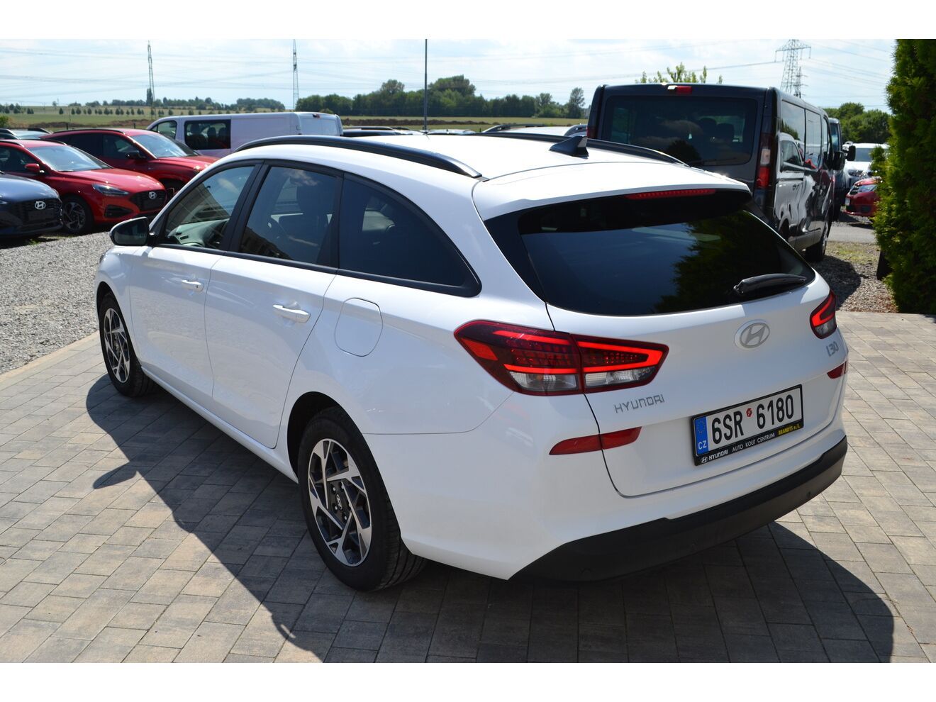 Hyundai i30, WG 1,5I MT FAMILY NAVI - fotka 3