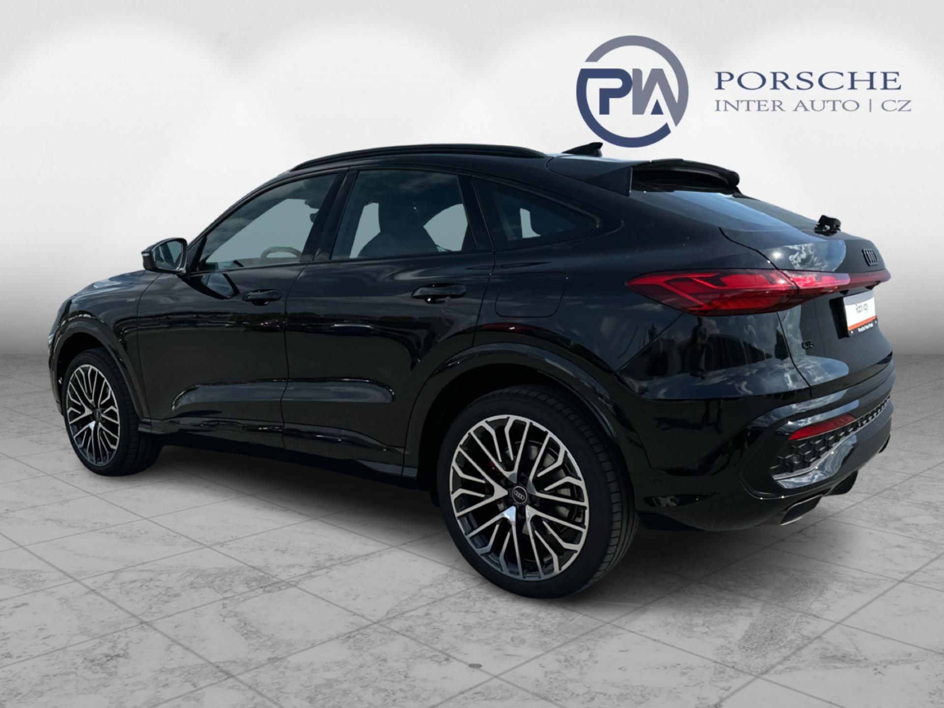 Audi Q5, SB e-hybrid quattro 220kW STR - fotka 4