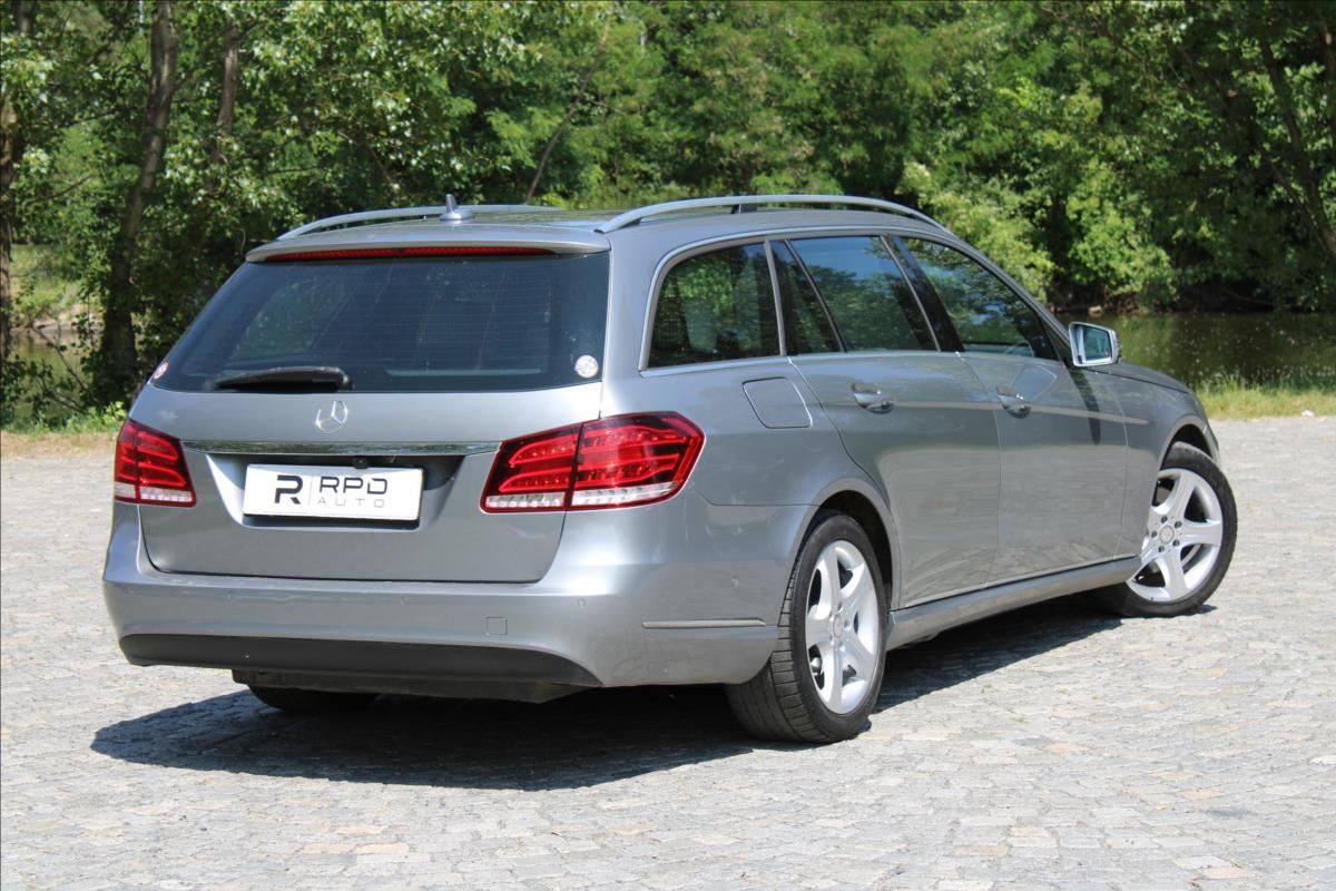 Mercedes-Benz Třídy E, 350CDI 4M/ DISTRONIC / KEYLESS - fotka 2