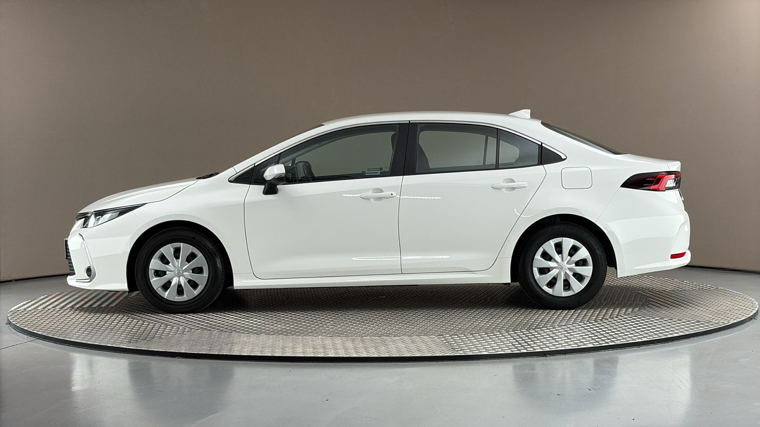 Toyota Corolla, 1.8 Hybrid AUT Active Sedan - fotka 4