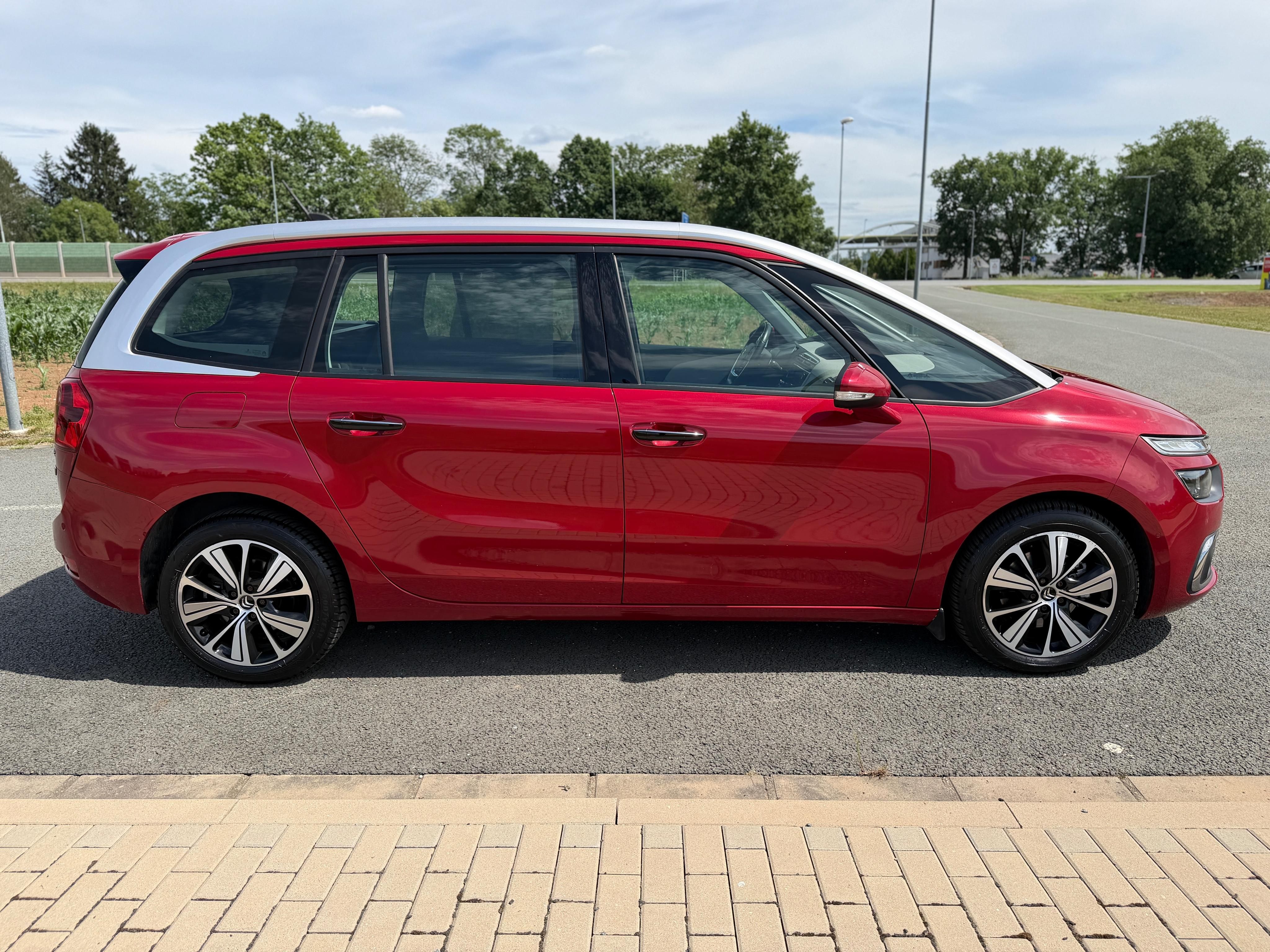 Citroën Grand C4 Picasso, 2.0 HDI NAVI MASÁŽE SERVISKA - fotka 6