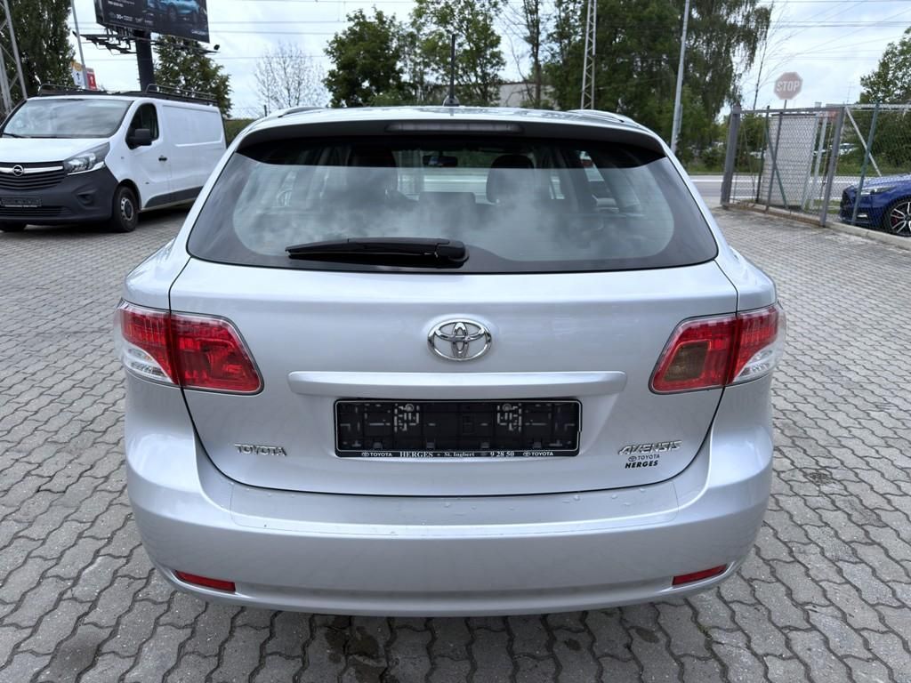 Toyota Avensis, 1.8i 108 kW navi. serviska - fotka 4