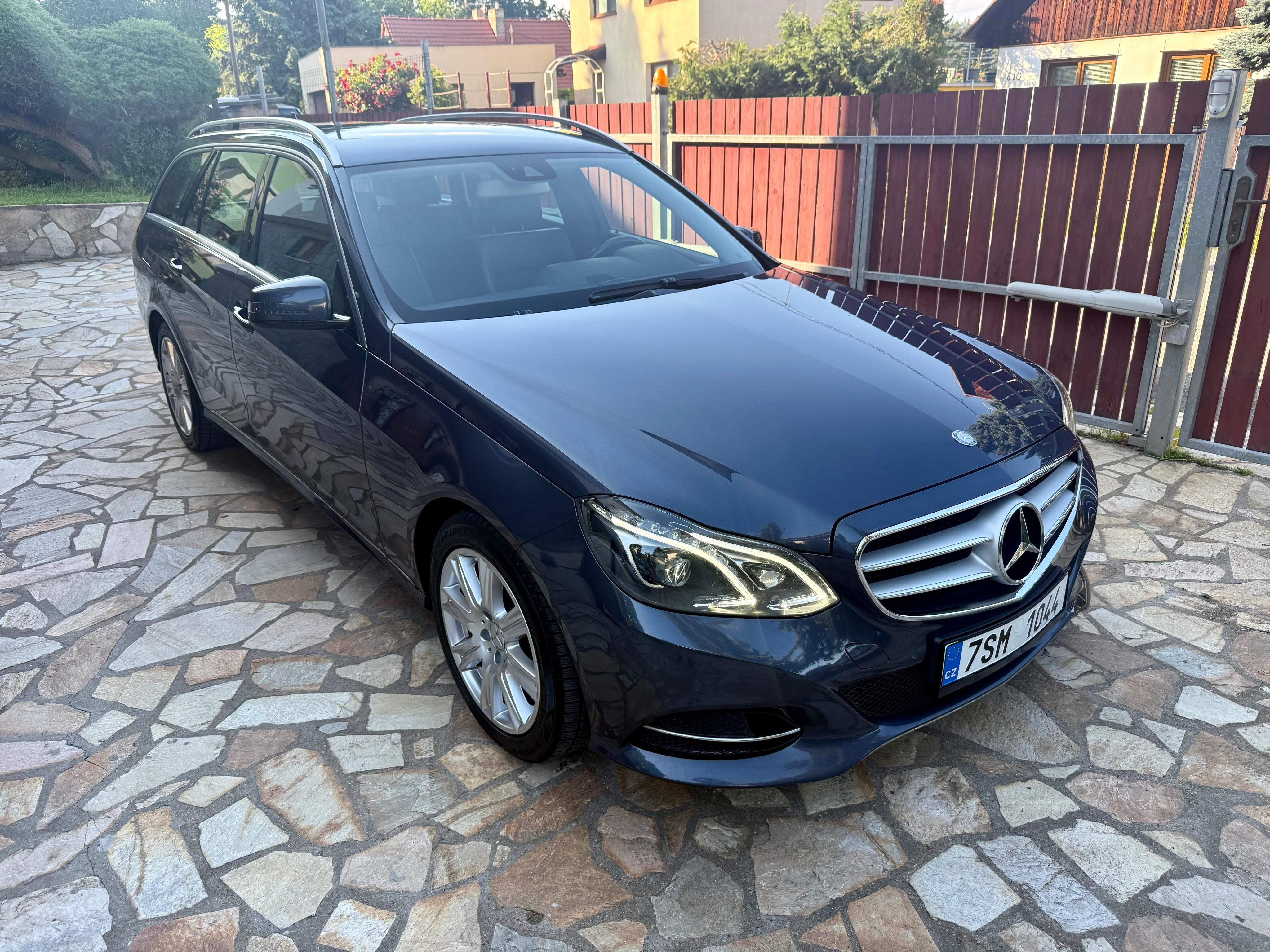 Mercedes-Benz Třídy E, 220 125KW AVANTGARDE LED TAŽN - fotka 3