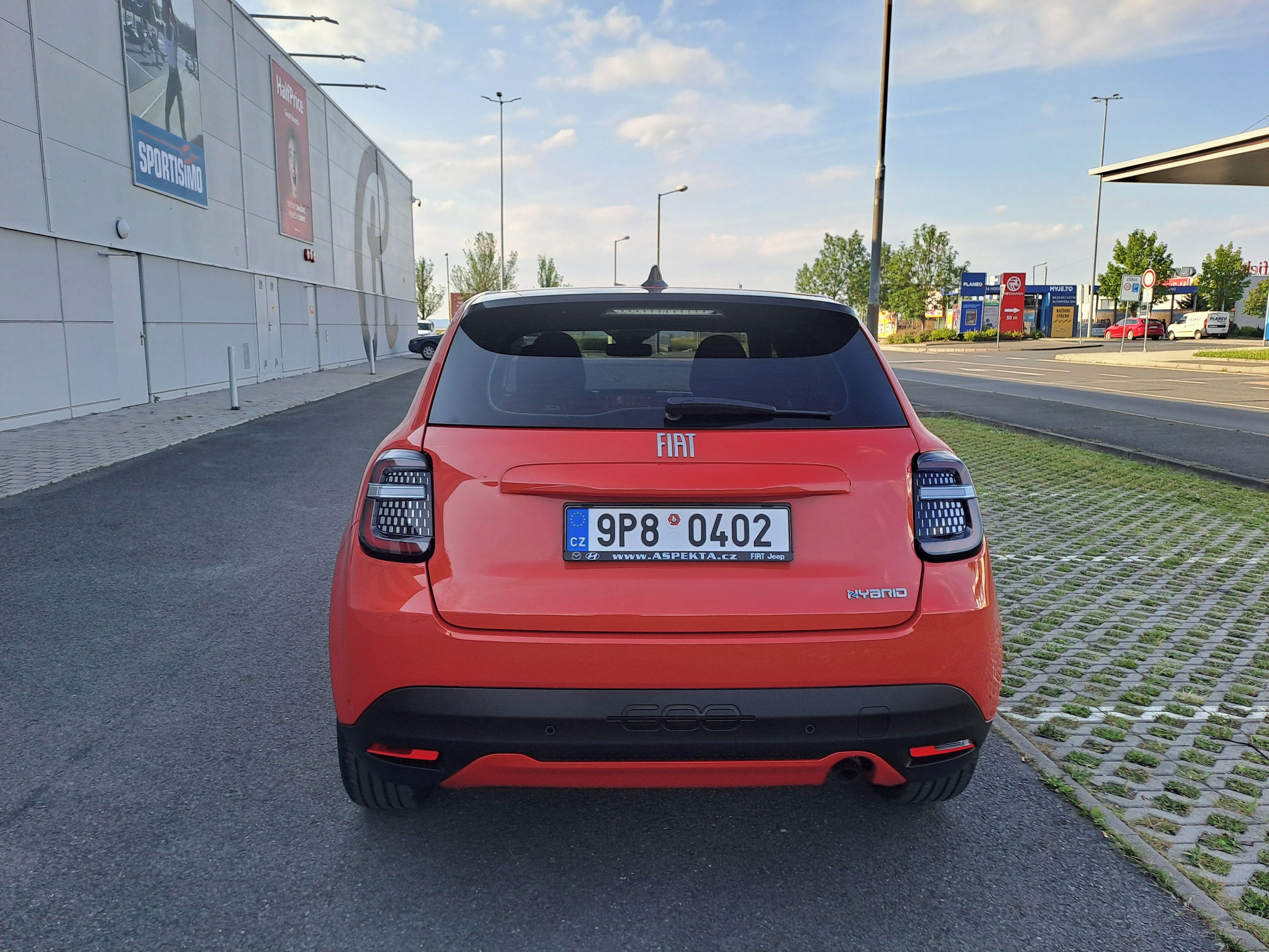 Fiat 600, 1.2T HYBRID STAV NOVÉHO+KOLA!! - fotka 6