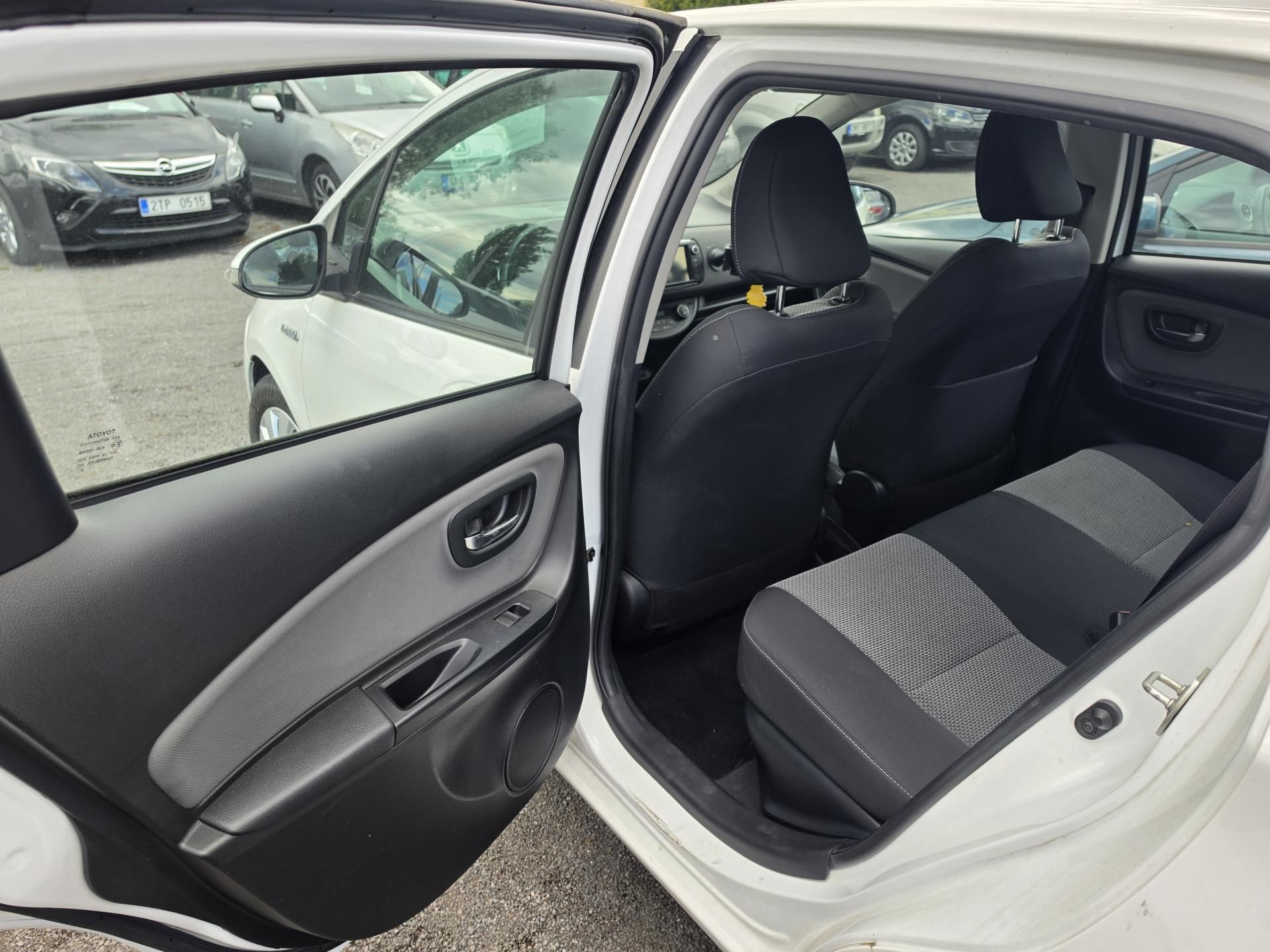 Toyota Yaris, 1.5 Hybrid Automat - fotka 5