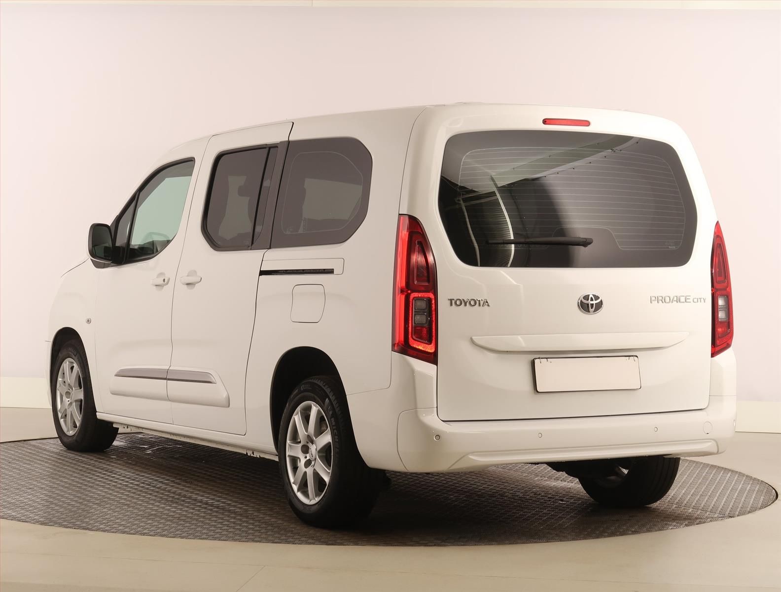 Toyota Proace City Verso, Maxi 1.2 T, Shuttle, 7Míst - fotka 4