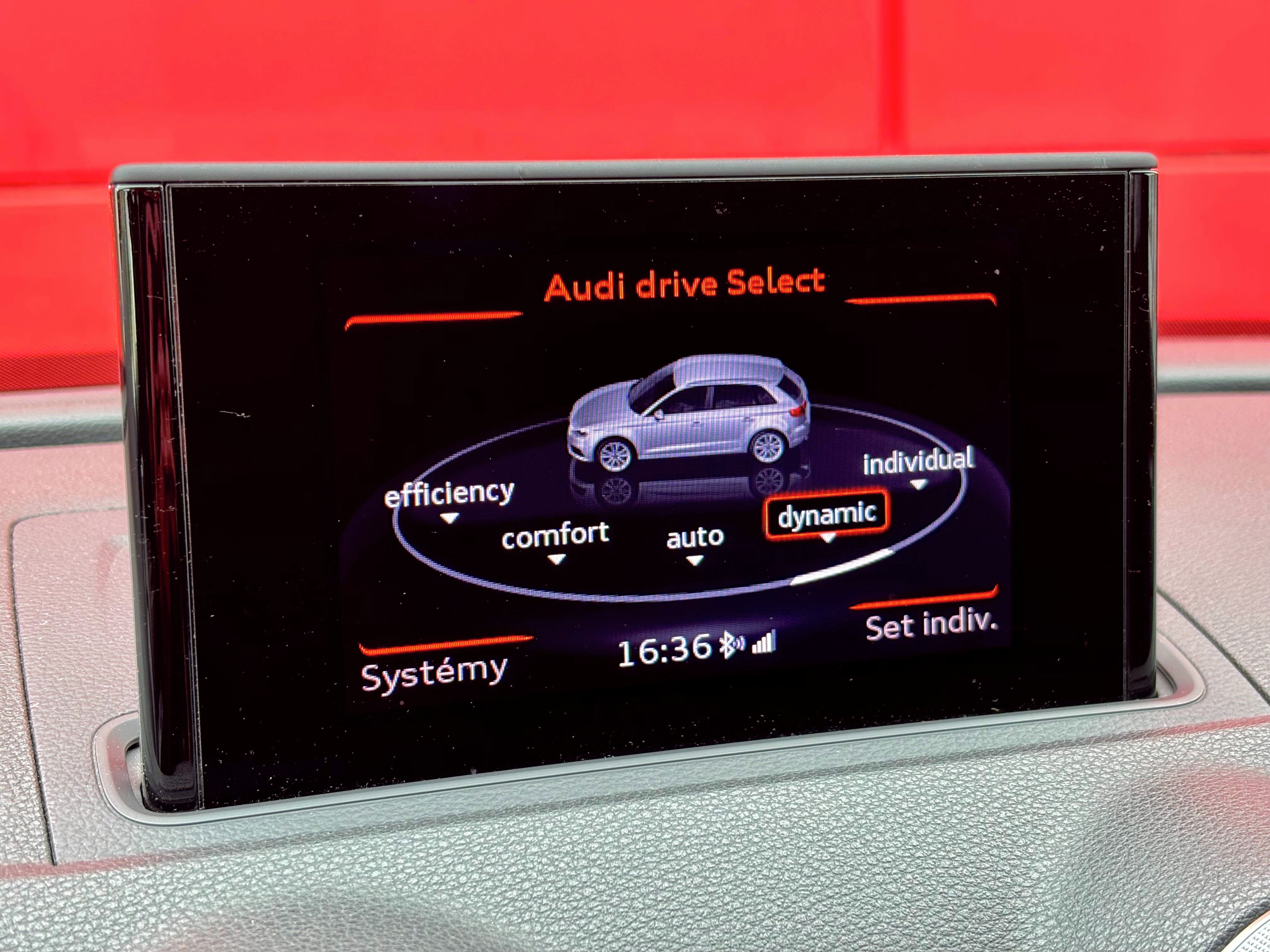 Audi S3, 2.0 TFSI 221kW Quattro Manuál - fotka 6
